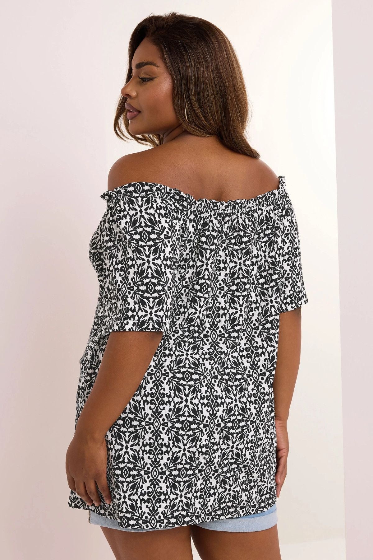 Büyük Beden Düşük Omuzlu Kısa Kollu Düğme Detaylı Desenli Bluz 322679