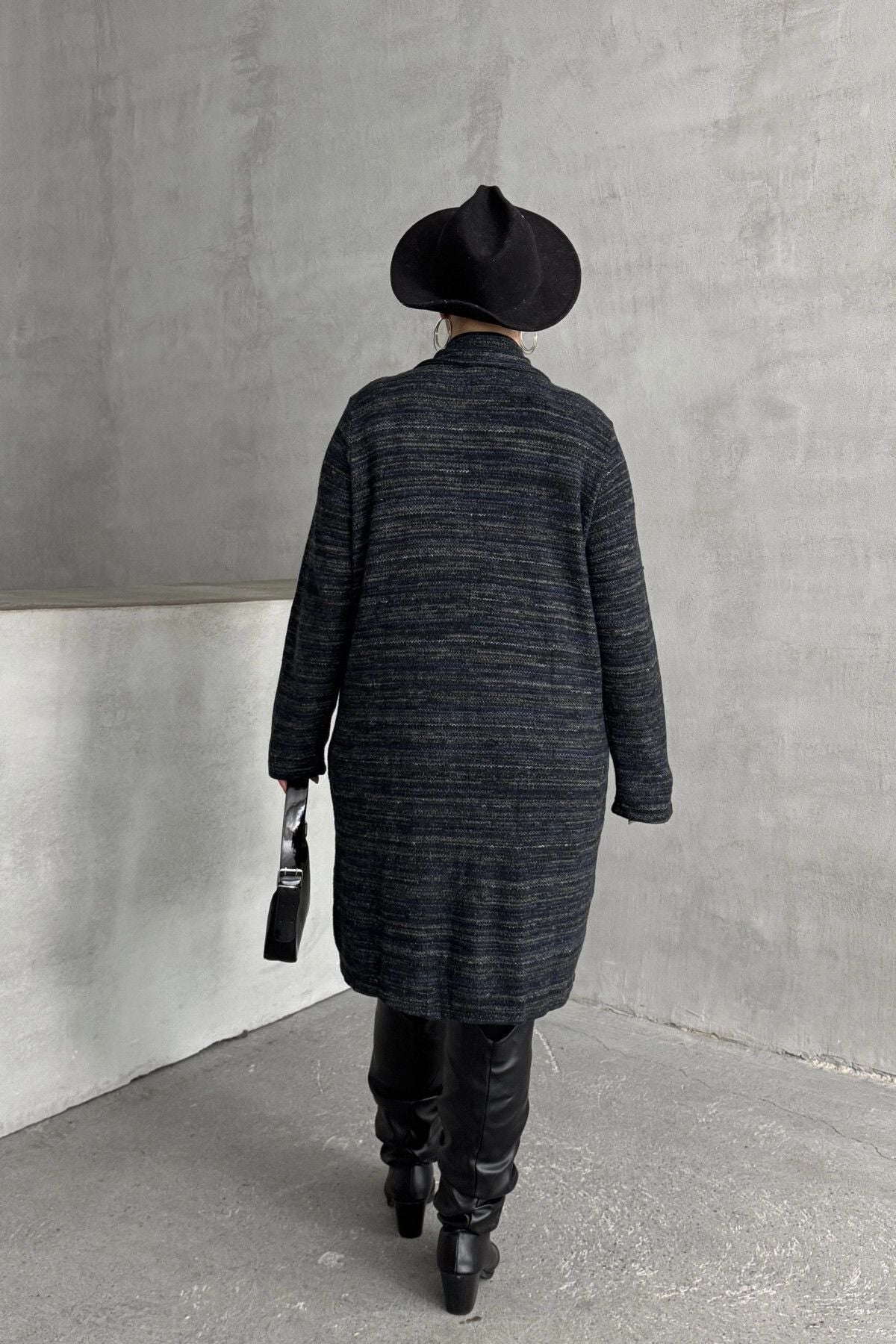 Büyük Beden Uzun Kollu Önü Düğmeli Cepli Uzun İnce Ceket 301800