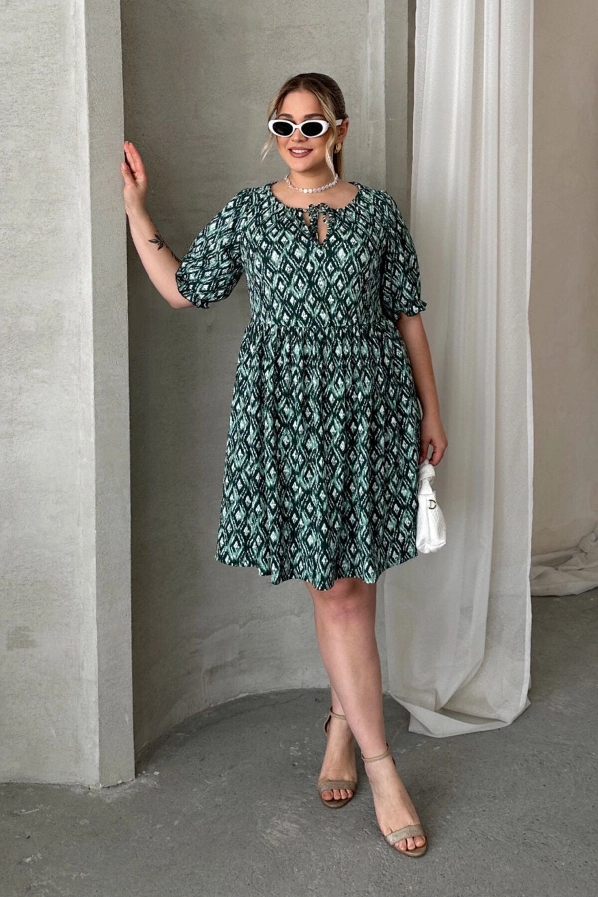 Büyük Beden Önü Bağlamalı Yarım Kollu Desenli Mini Elbise 101-8