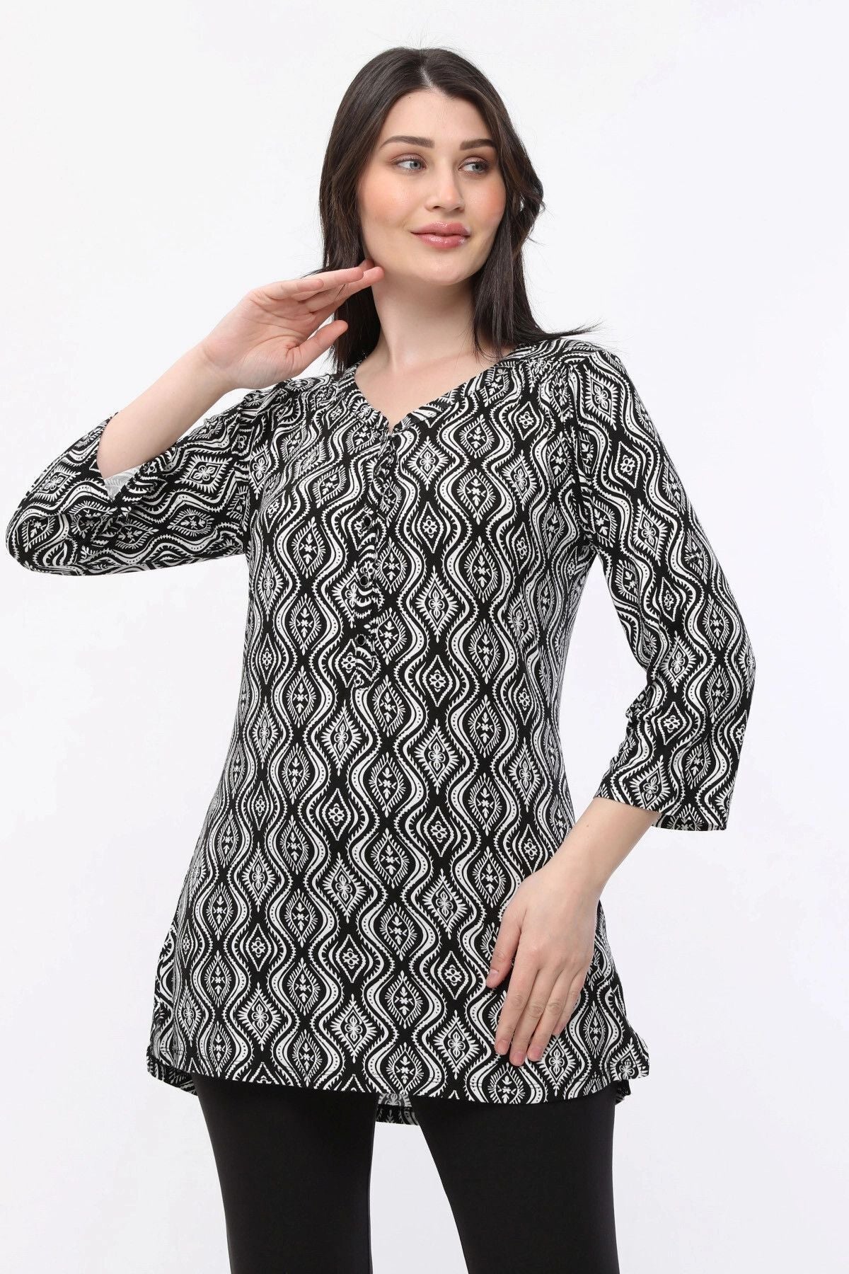 Büyük Beden Desenli Önü Düğmeli Fakir Kol Bluz E15156