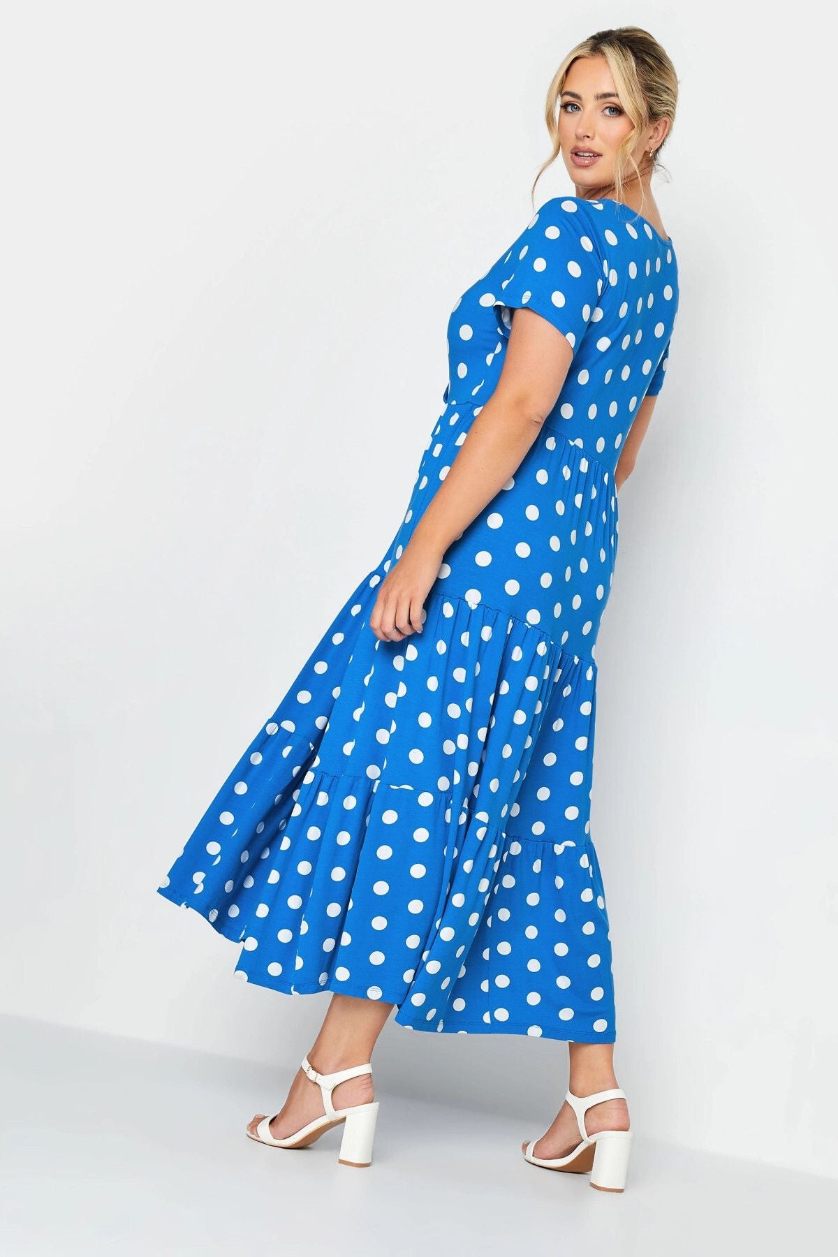 Büyük Beden V Yaka Kısa Kollu Puantiye Desenli Elbise 302351