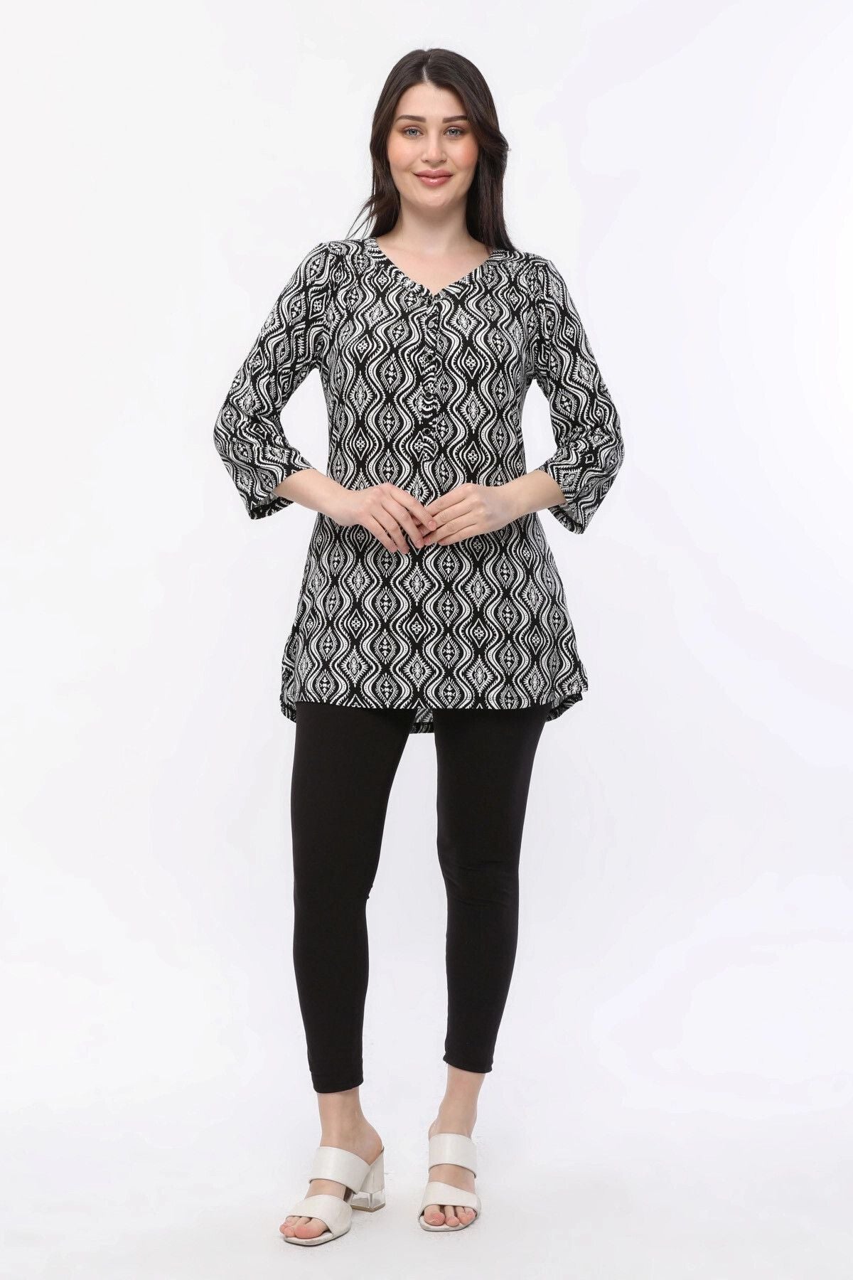 Büyük Beden Desenli Önü Düğmeli Fakir Kol Bluz E15156