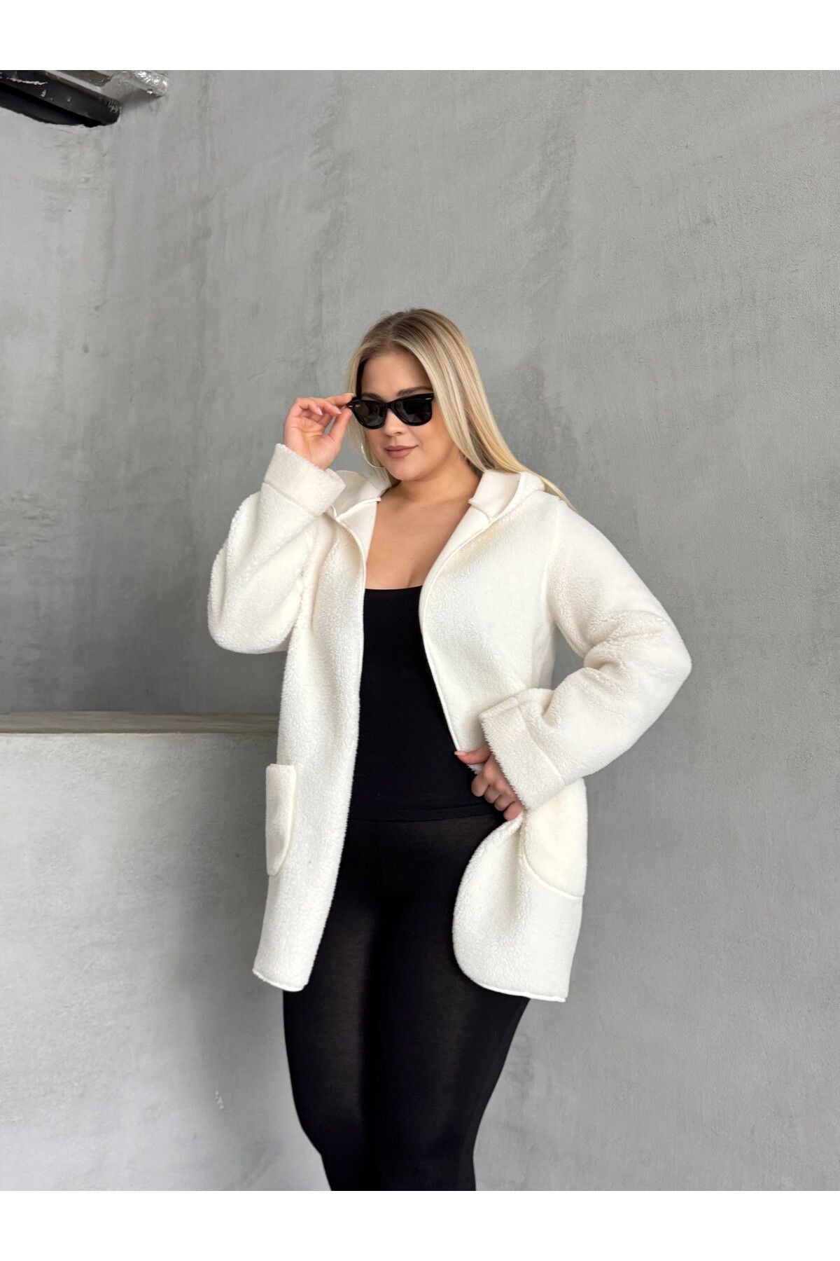 Büyük Beden Önü Kapamasız Cepli Kapüşonlu İnce Peluş Ceket 301256