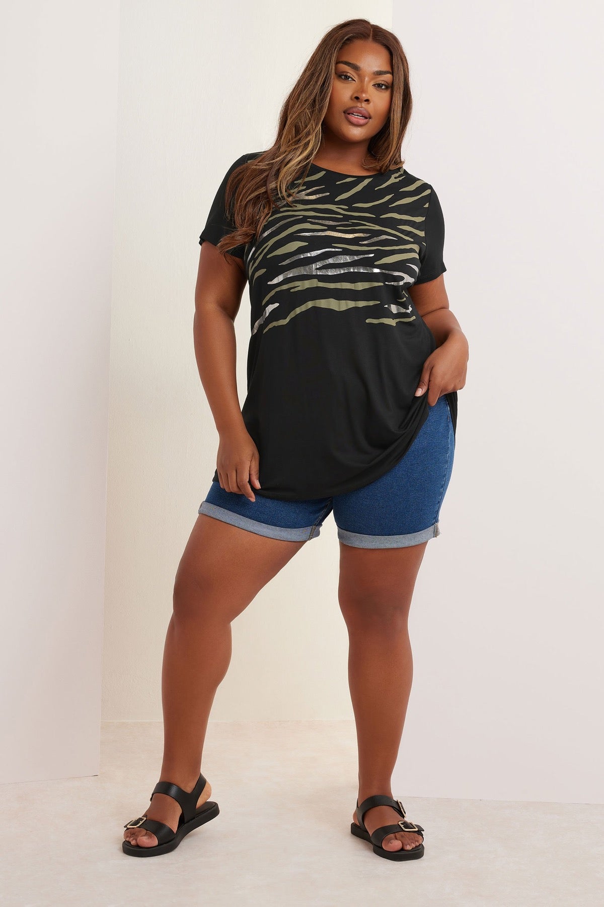 Büyük Beden Kısa Kollu Bisiklet Yaka Metalik Baskılı T-shirt 304149