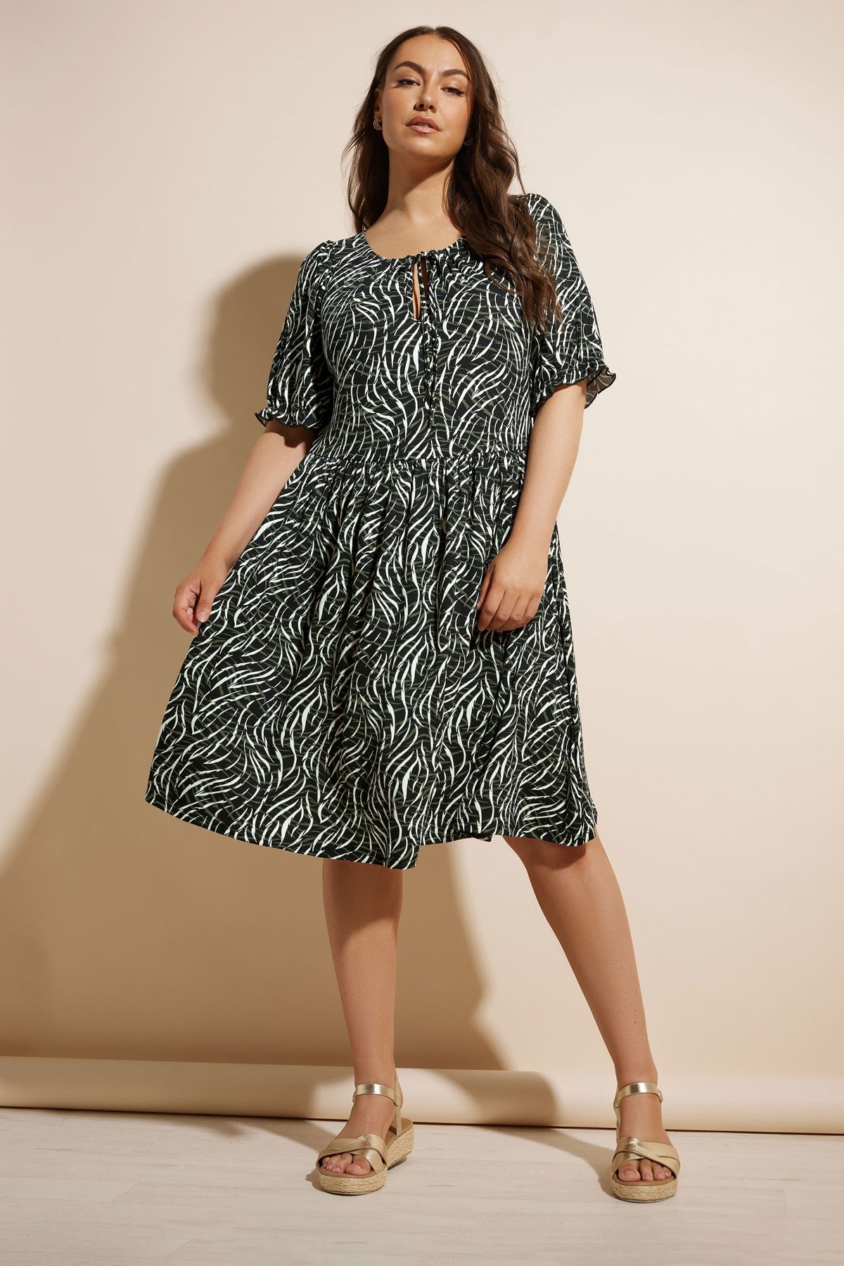 Büyük Beden Yakası Büzgülü Desenli Mini Elbise 304018