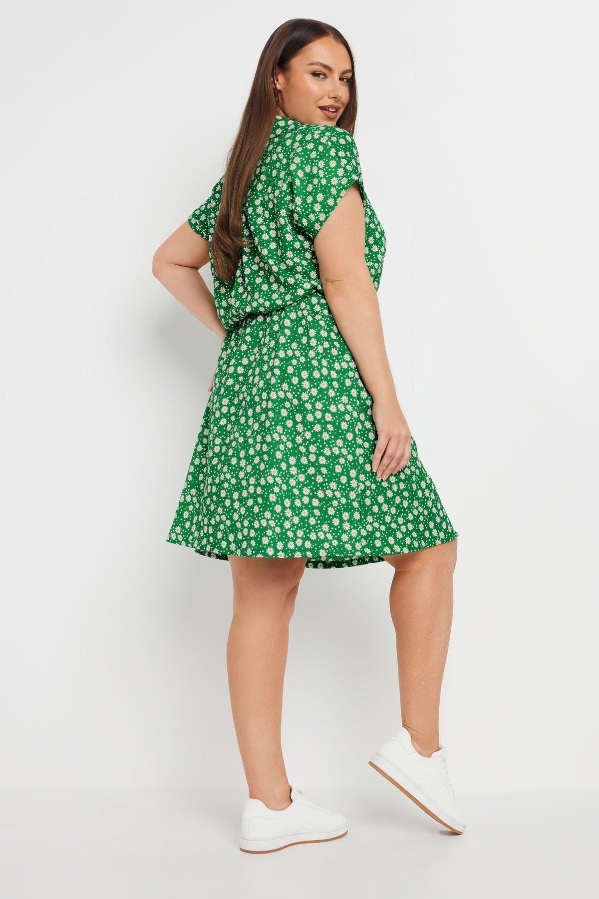 Büyük Beden Polo Yaka Kısa Kollu Çiçek Desenli Düğme Detaylı Kuşaklı Elbise 303328