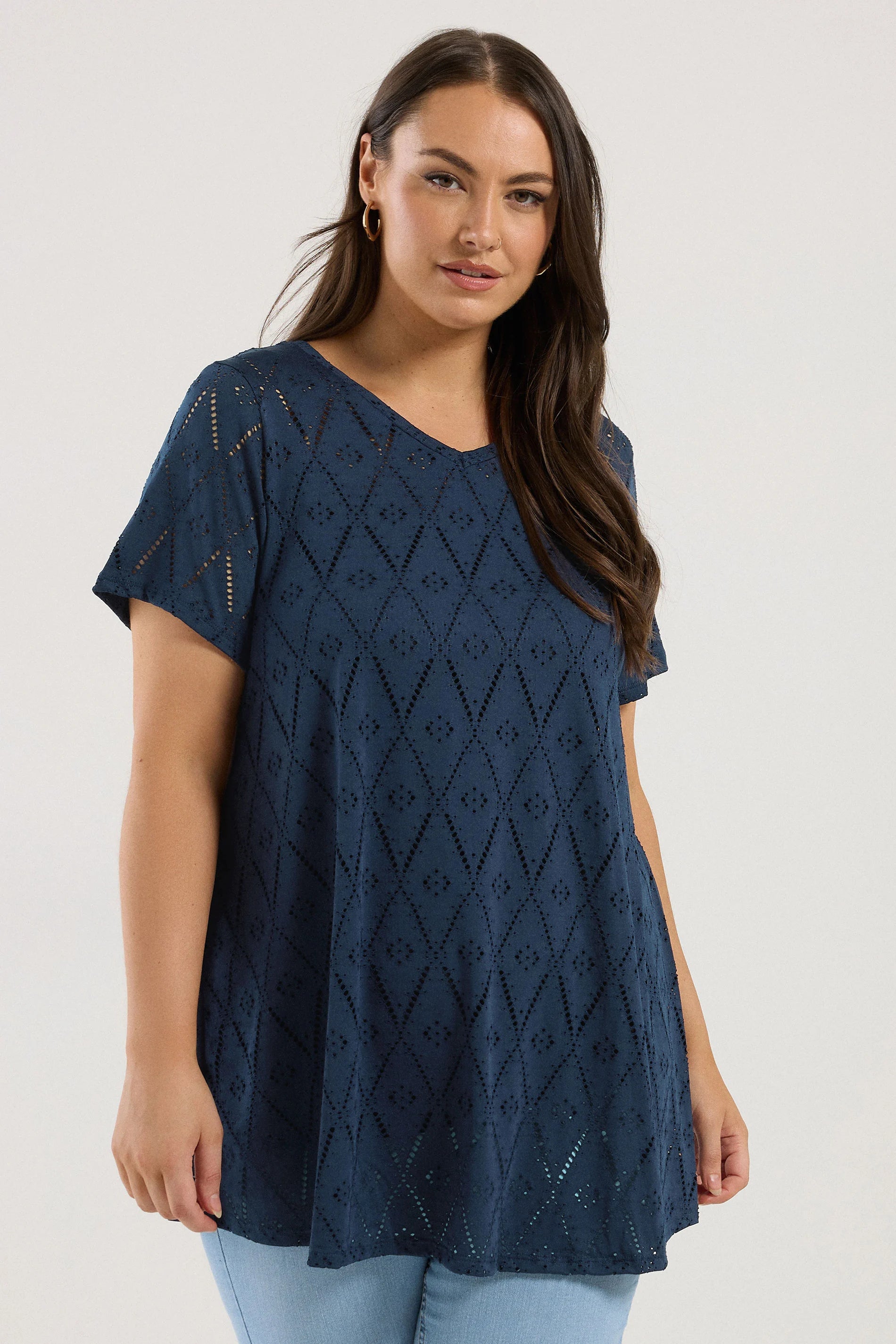 Büyük Beden V Yaka Kısa Kollu Dantel Detaylı Astarsız Bluz 303263