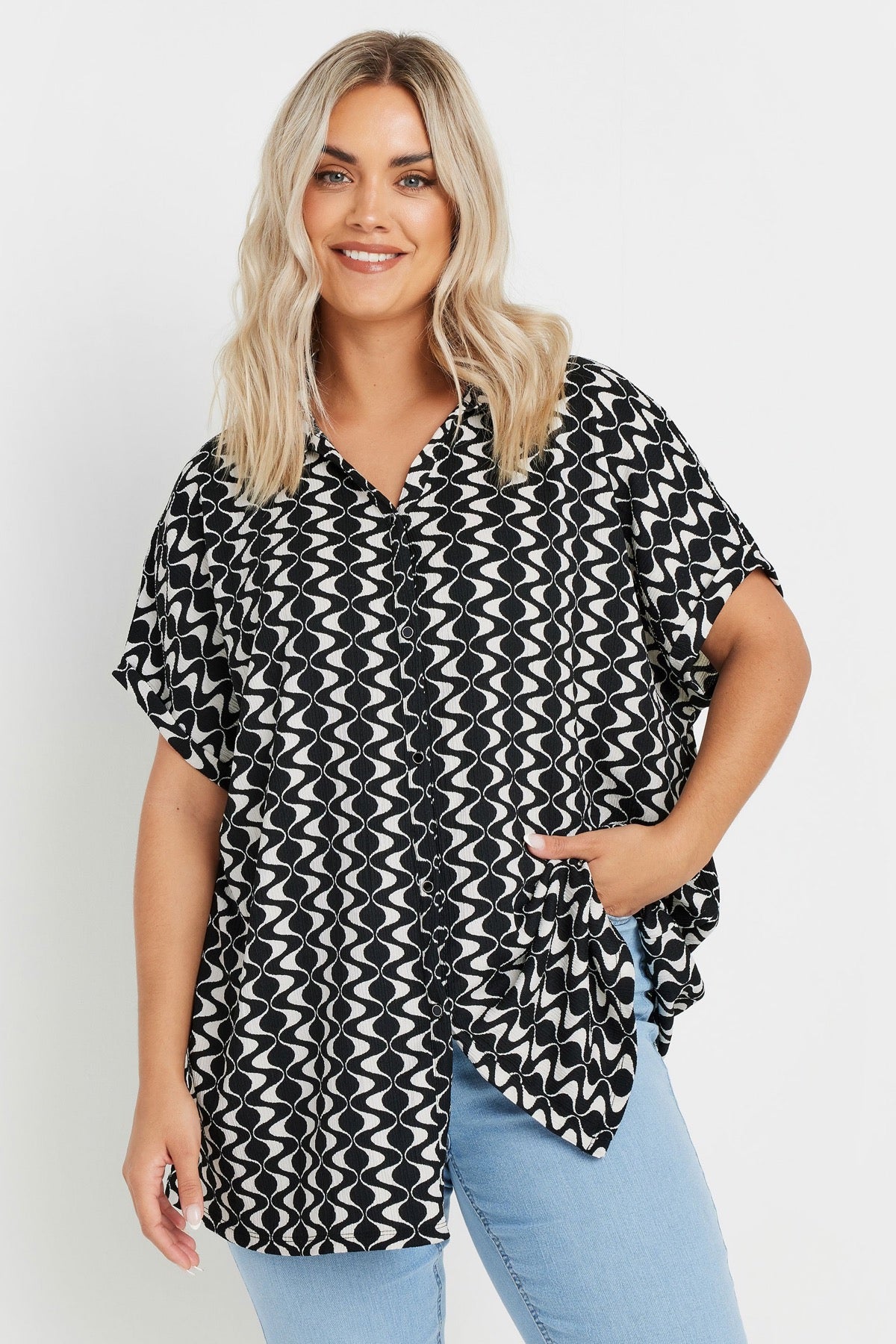 Büyük Beden Kısa Kollu Desenli Gömlek 303962