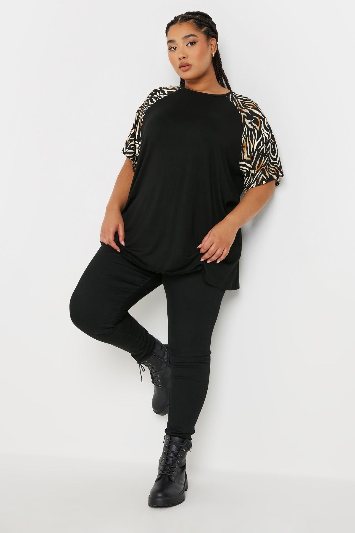 Büyük Beden Kısa Kollu Bisiklet Yaka Leopar Desenli T-shirt 303736