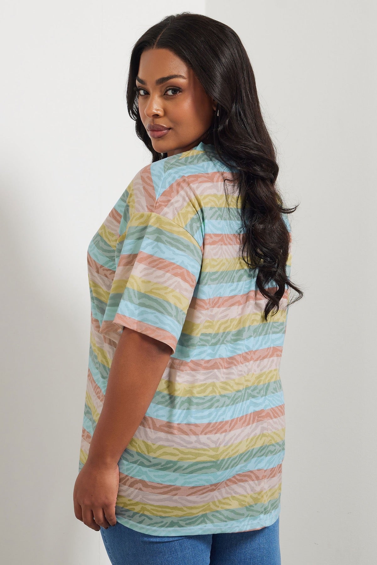 Büyük Beden V Yaka Çizgili Zebra Desenli T-shirt 303953