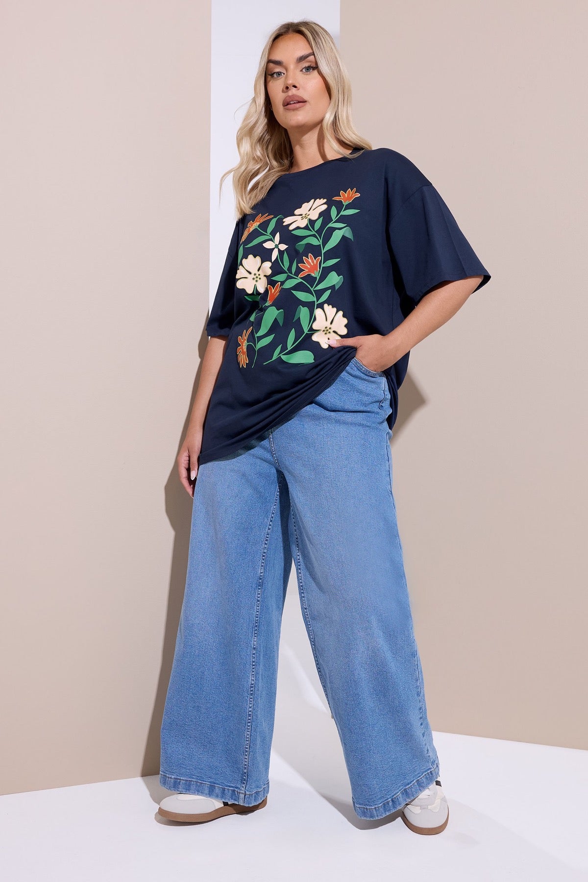 Büyük Beden Bisiklet Yaka Kısa Kollu Çiçek Desenli T-shirt 304198