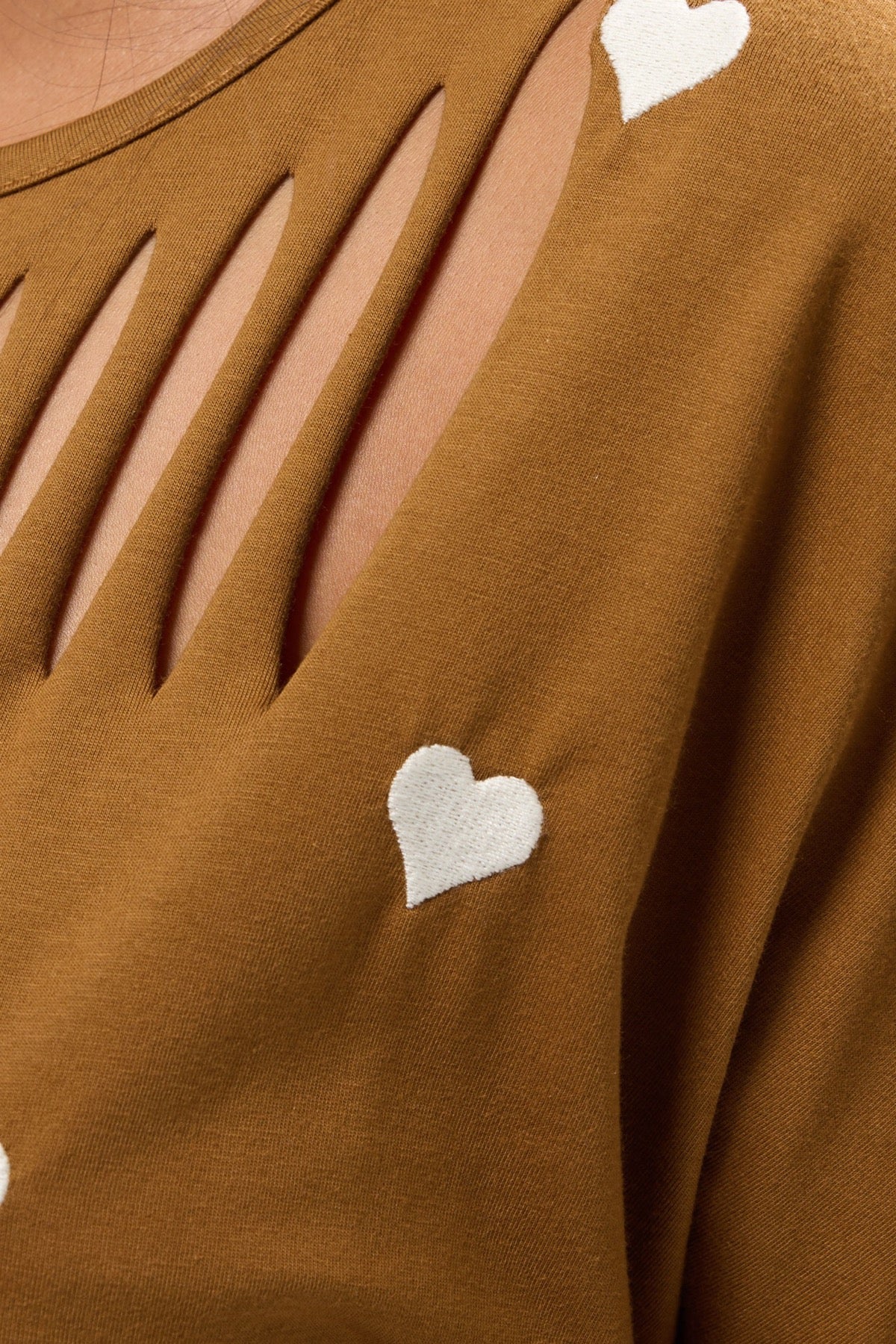 Büyük Beden Bisiklet Yaka Kısa Kollu Kalpli Yırtık Detaylı T-shirt 304392