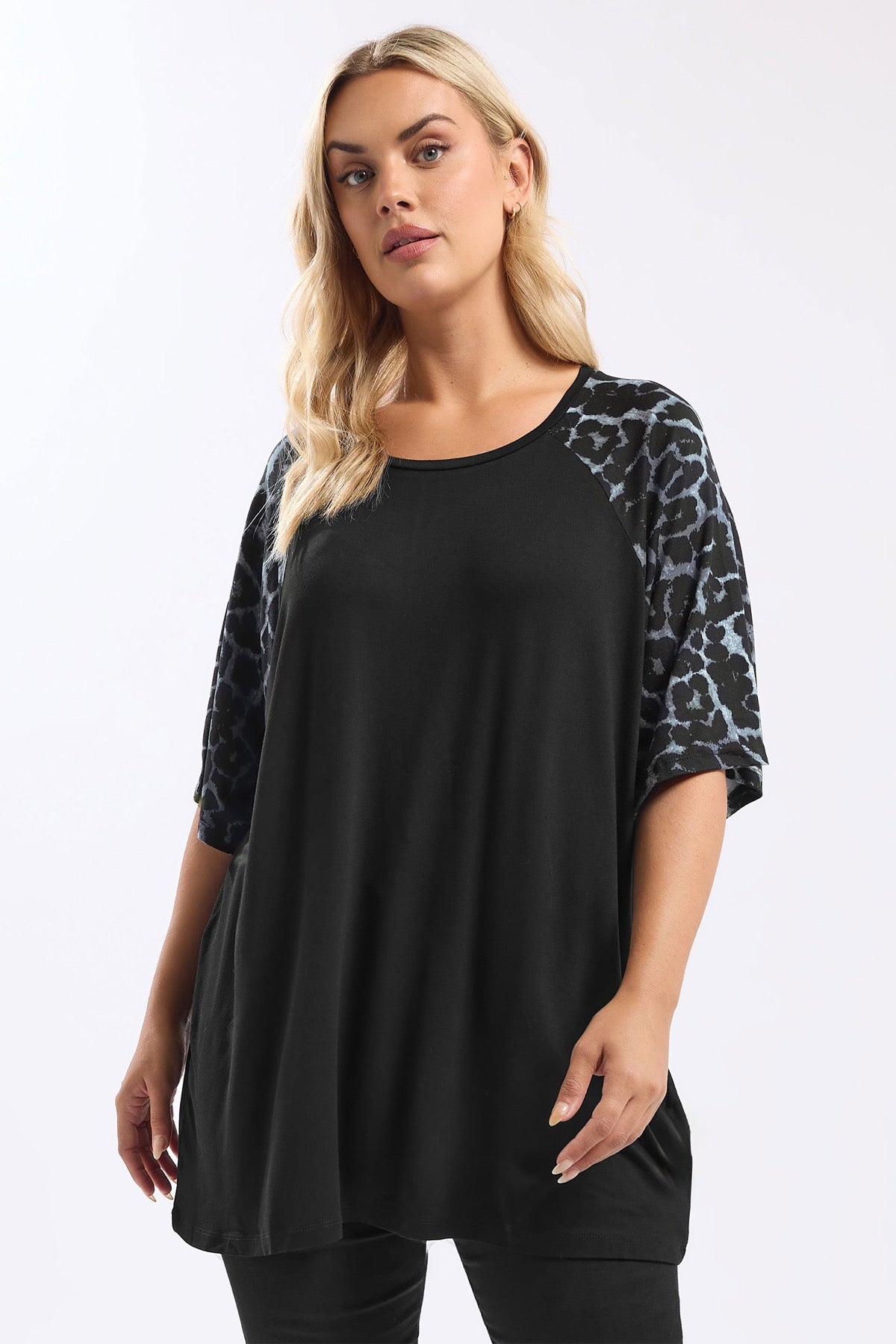 Büyük Beden Bisiklet Yaka Kısa Kollu Leopar Desenli T-shirt 322996