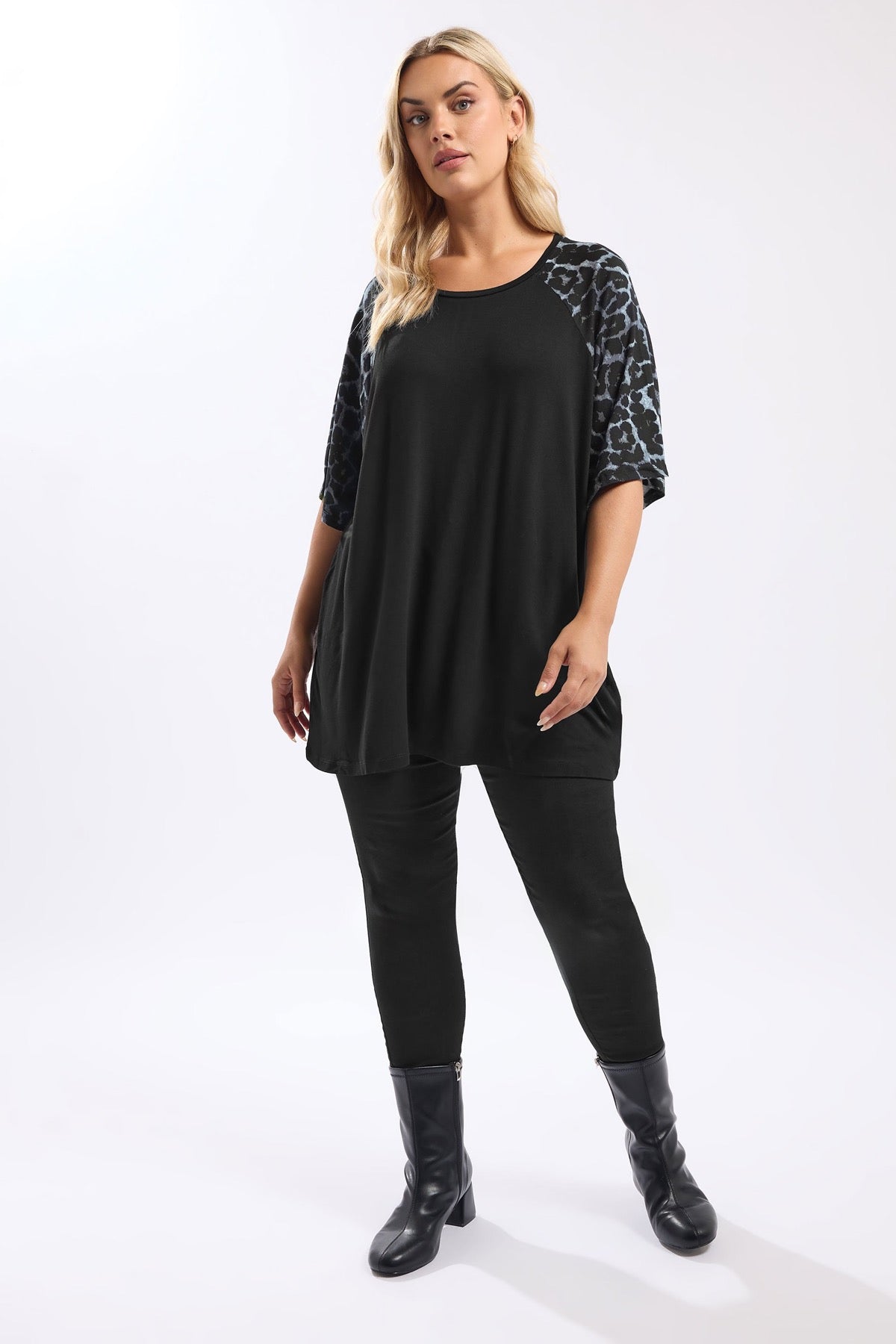 Büyük Beden Bisiklet Yaka Kısa Kollu Leopar Desenli T-shirt 322996