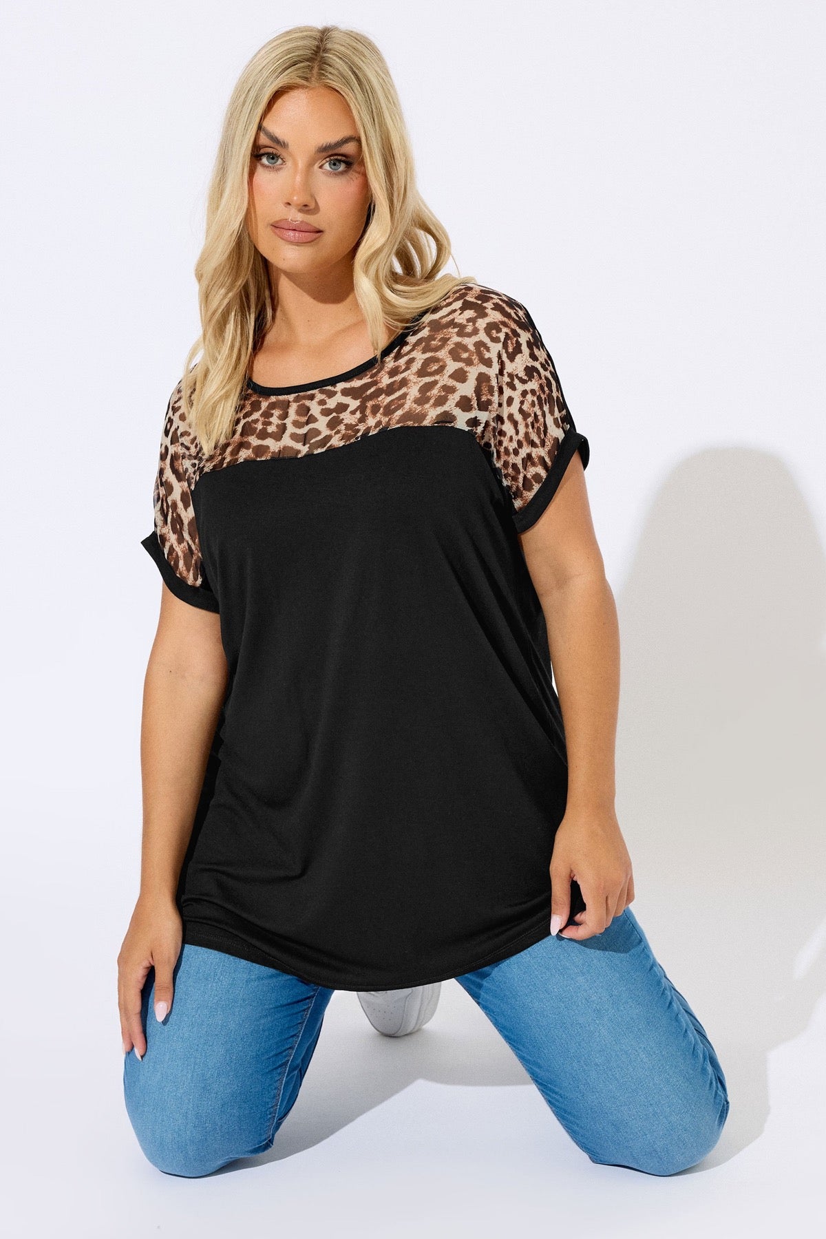 Büyük Beden Bisiklet Yaka Kısa Kollu Transparan Leopar Detaylı T-shirt 304286