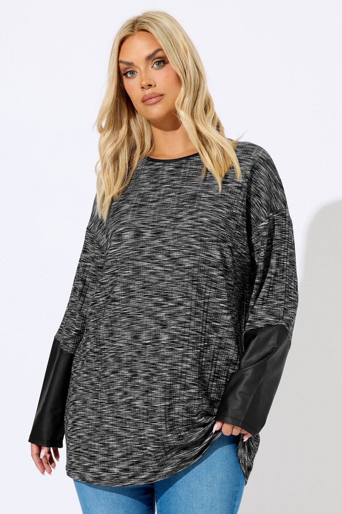 Büyük Beden Bisiklet Yaka Uzun Kollu Deri Detaylı T-shirt 303939