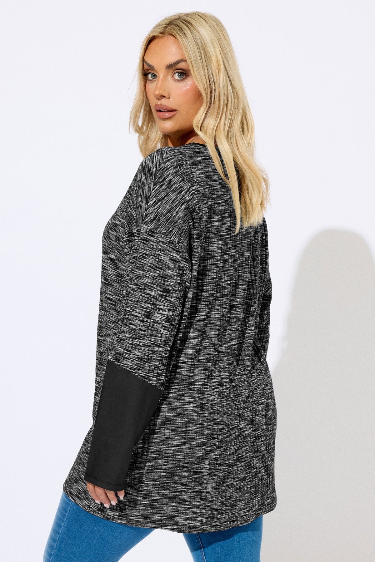 Büyük Beden Bisiklet Yaka Uzun Kollu Deri Detaylı T-shirt 303939