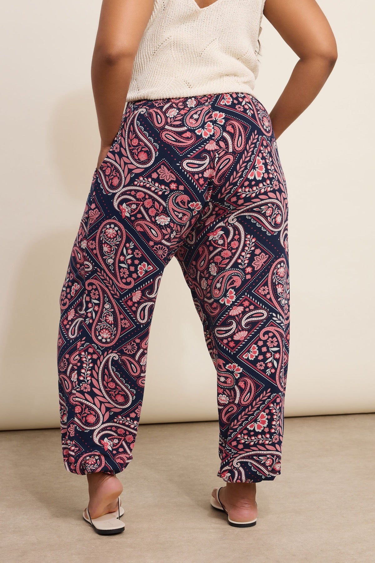 Büyük Beden Cepli Beli Paçası Lastikli Etnik Desenli Pantolon 310144