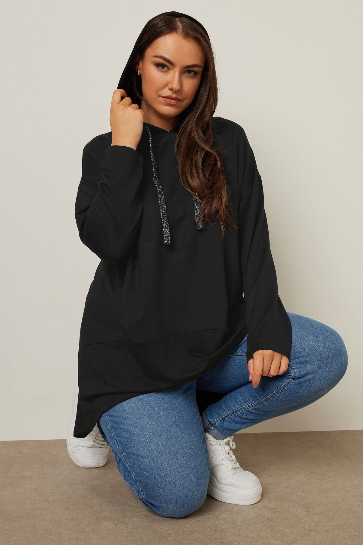 Büyük Beden Kapüşonlu Uzun Kollu Asimetrik Kesim Uzun Sweatshirt 304048