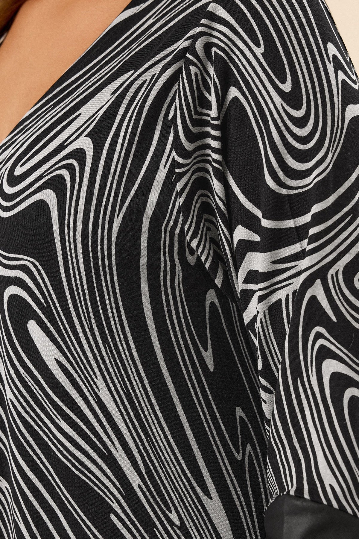 Büyük Beden Uzun Kollu Deri Detaylı Önü Kapamasız Hırka 304276