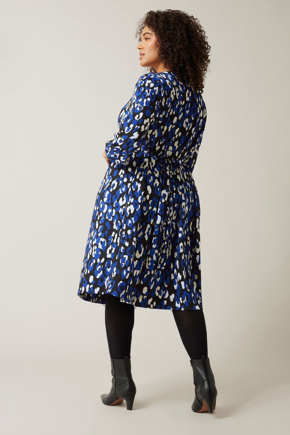 Büyük Beden V Yaka Uzun Kollu Bürümcük Kumaş Midi Elbise 615818