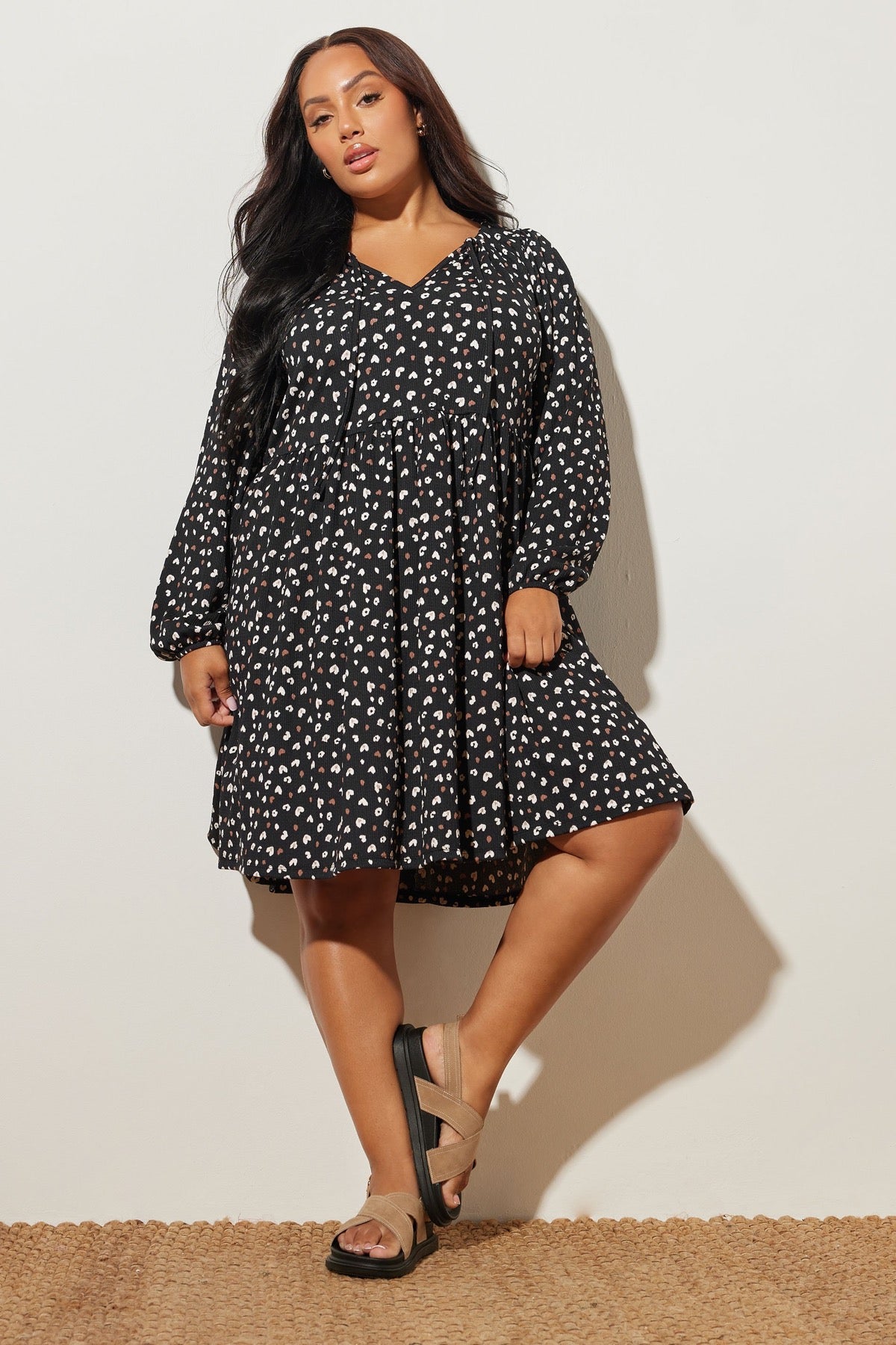 Büyük Beden V Yaka Uzun Kollu Bürümcük Kumaş Mini Elbise 303940