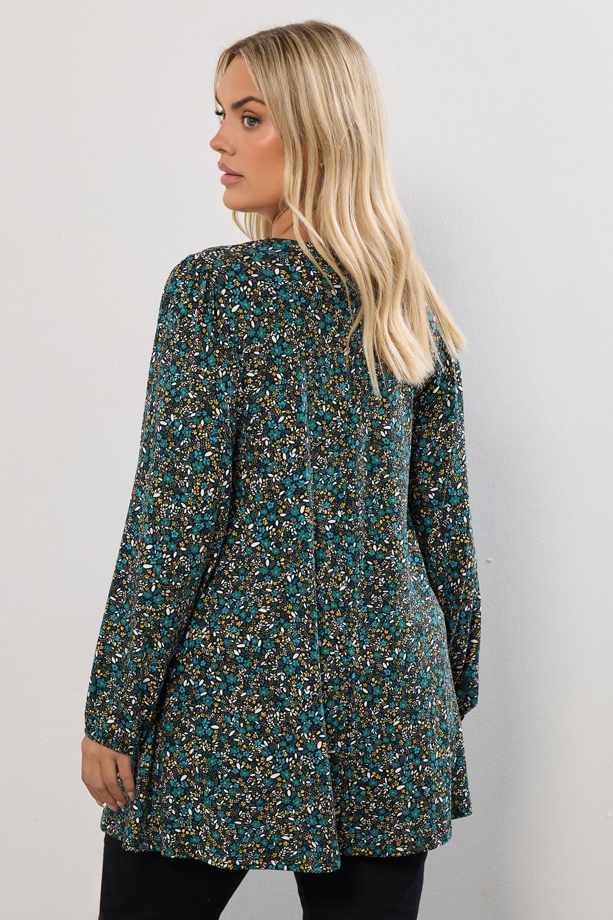 Büyük Beden V Yaka Uzun Kollu Çiçek Desenl T-shirt 322980