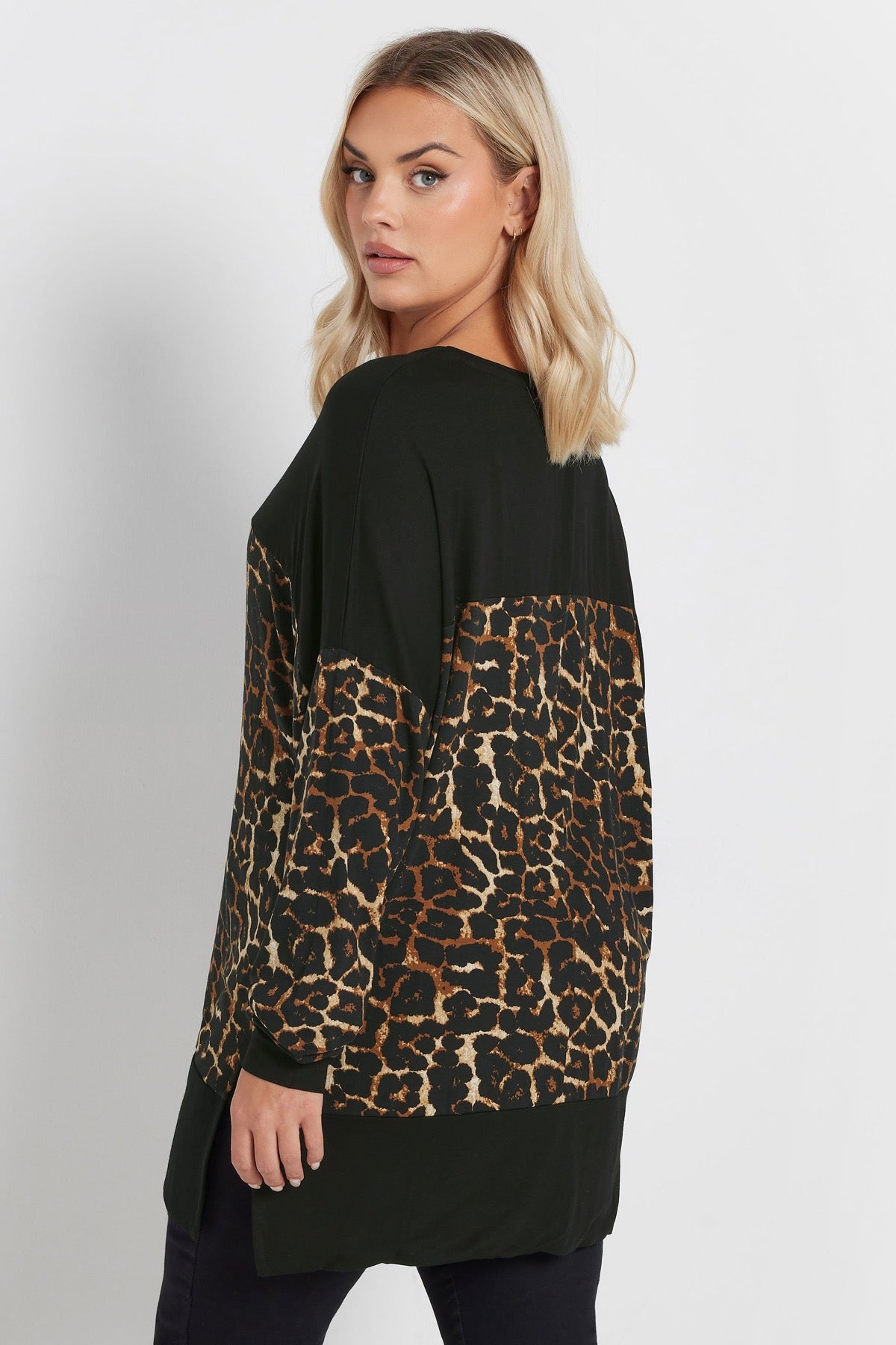 Büyük Beden V Yaka Uzun Kollu Leopar Desenli T-shirt 303784