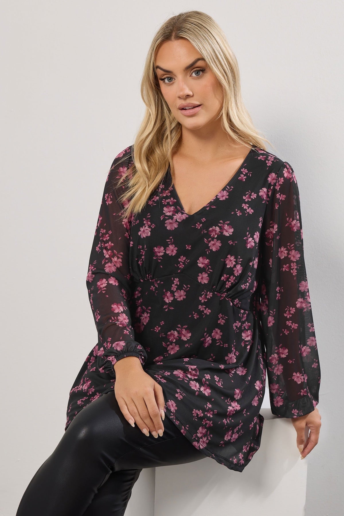 Büyük Beden V Yaka Uzun Kollu Tül Detaylı Astarlı Bluz 322995