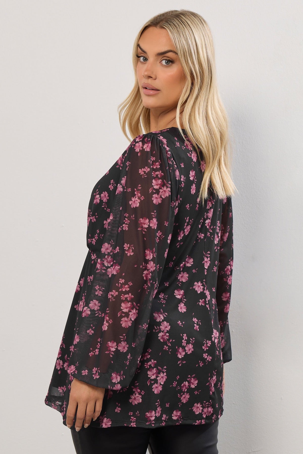 Büyük Beden V Yaka Uzun Kollu Tül Detaylı Astarlı Bluz 322995