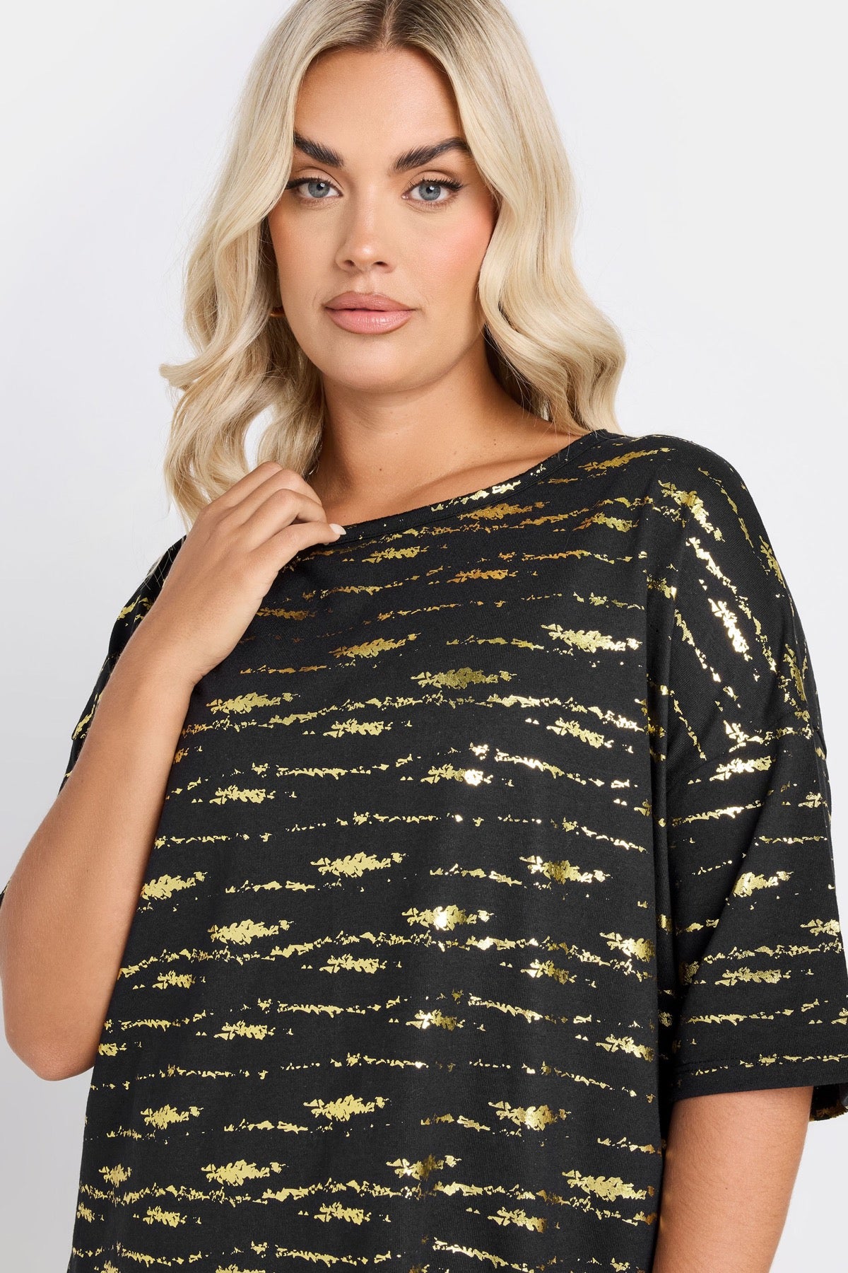 Büyük Beden Kısa Kollu Bisiklet Yaka Baskılı Yırtmaçlı Uzun T-shirt 303664