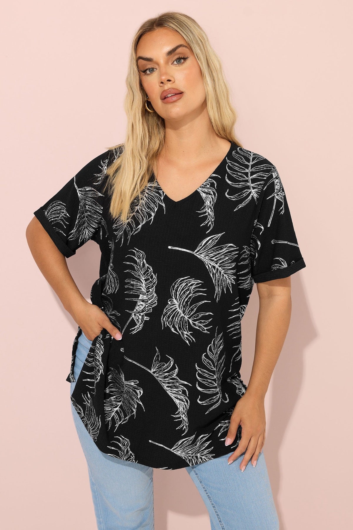 Büyük Beden Kısa Kollu Bisiklet Yaka Baskılı Yırtmaçlı Uzun T-shirt 303780