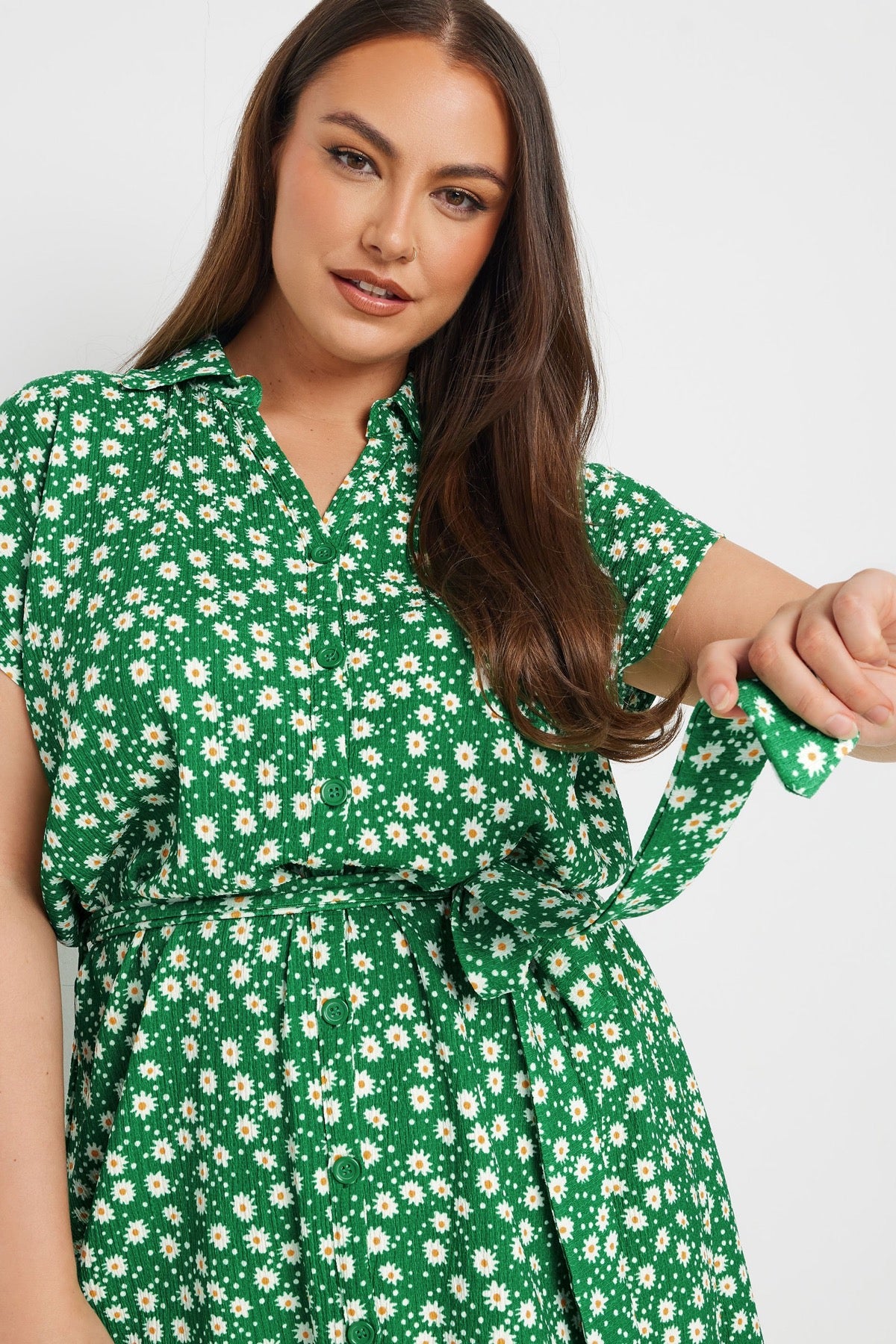 Büyük Beden Polo Yaka Kısa Kollu Çiçek Desenli Düğme Detaylı Kuşaklı Elbise 303328