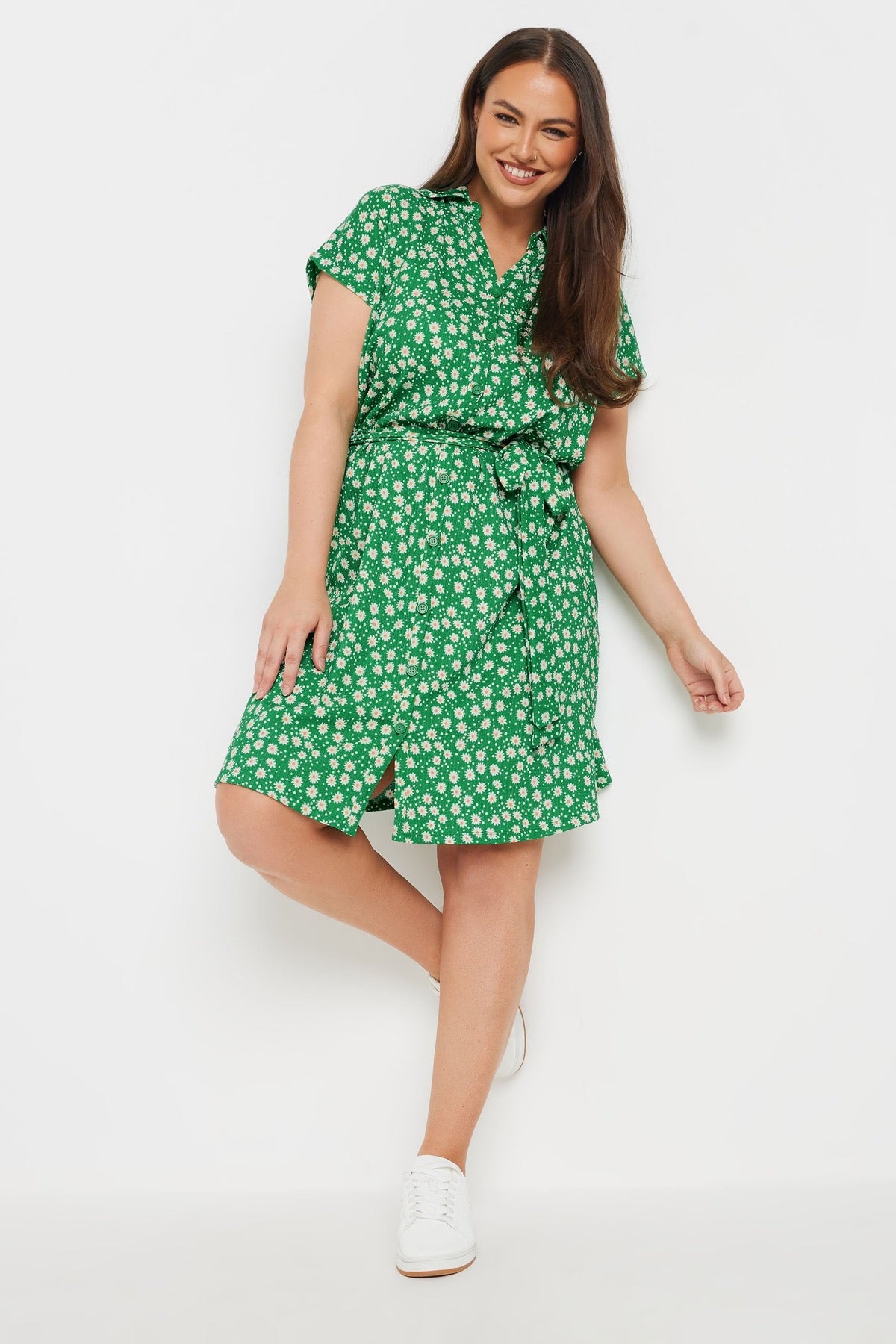 Büyük Beden Polo Yaka Kısa Kollu Çiçek Desenli Düğme Detaylı Kuşaklı Elbise 303328