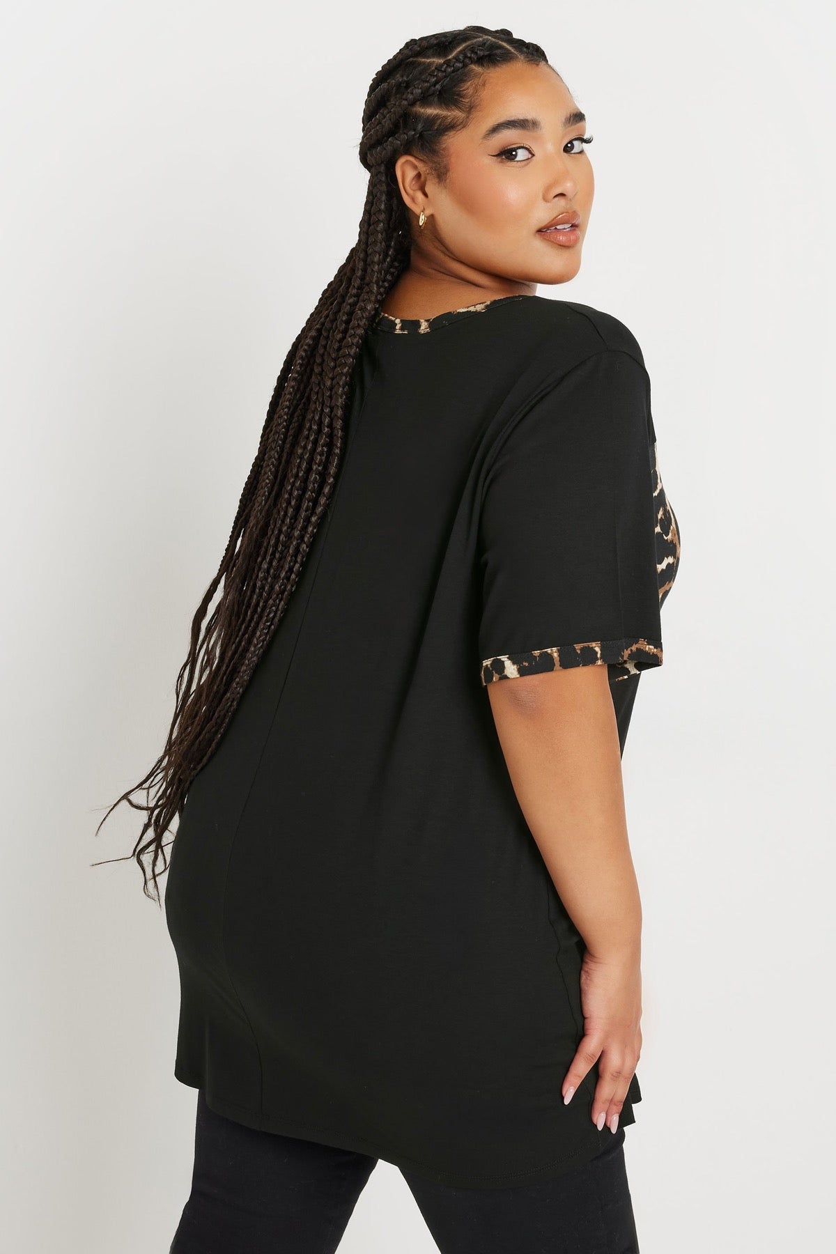 Büyük Beden Kısa Kollu Bisiklet Yaka Leopar Desenli T-shirt 303729