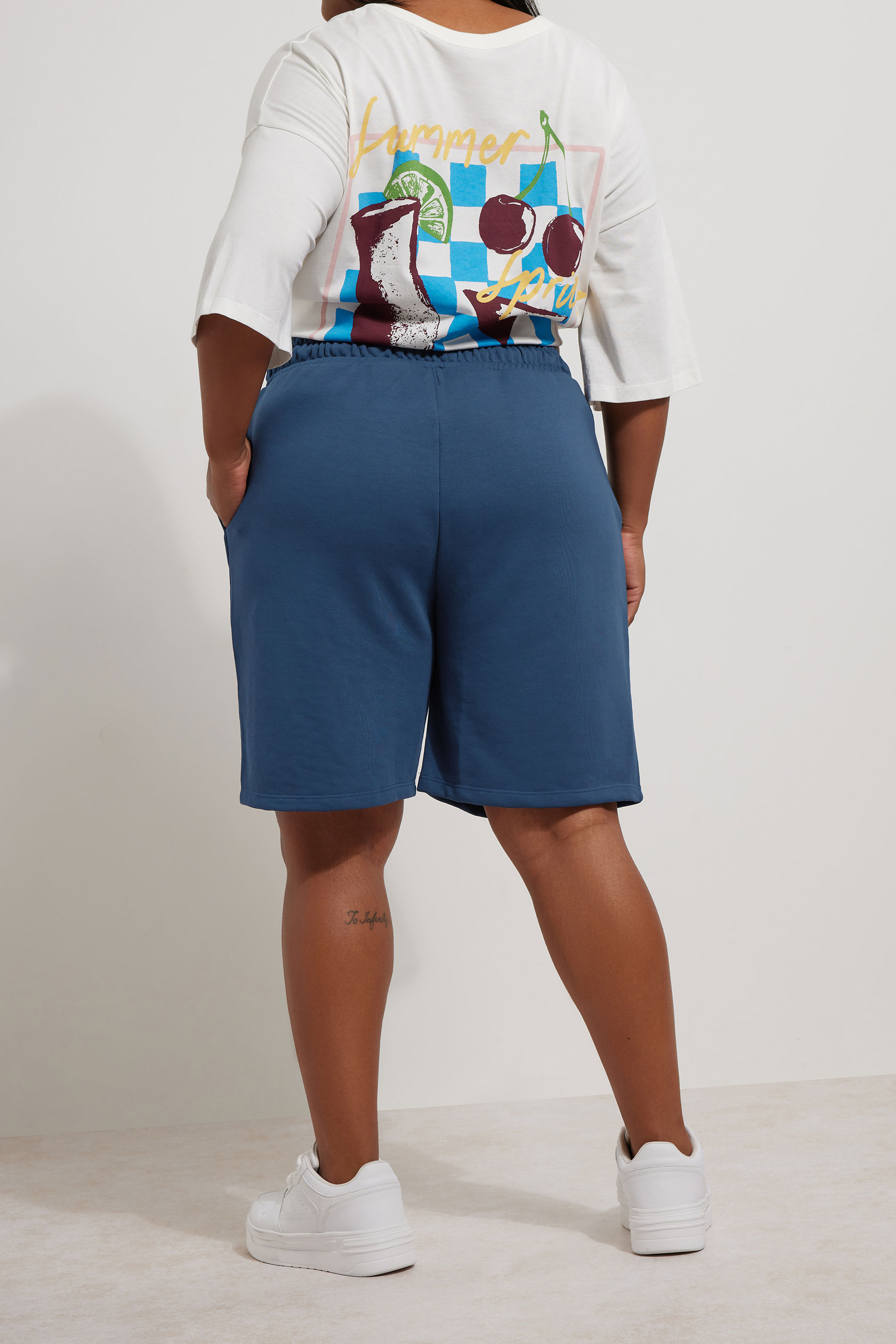 Büyük Beden Cepli Beli Büzgülü Rahat Kesim Şort 303199