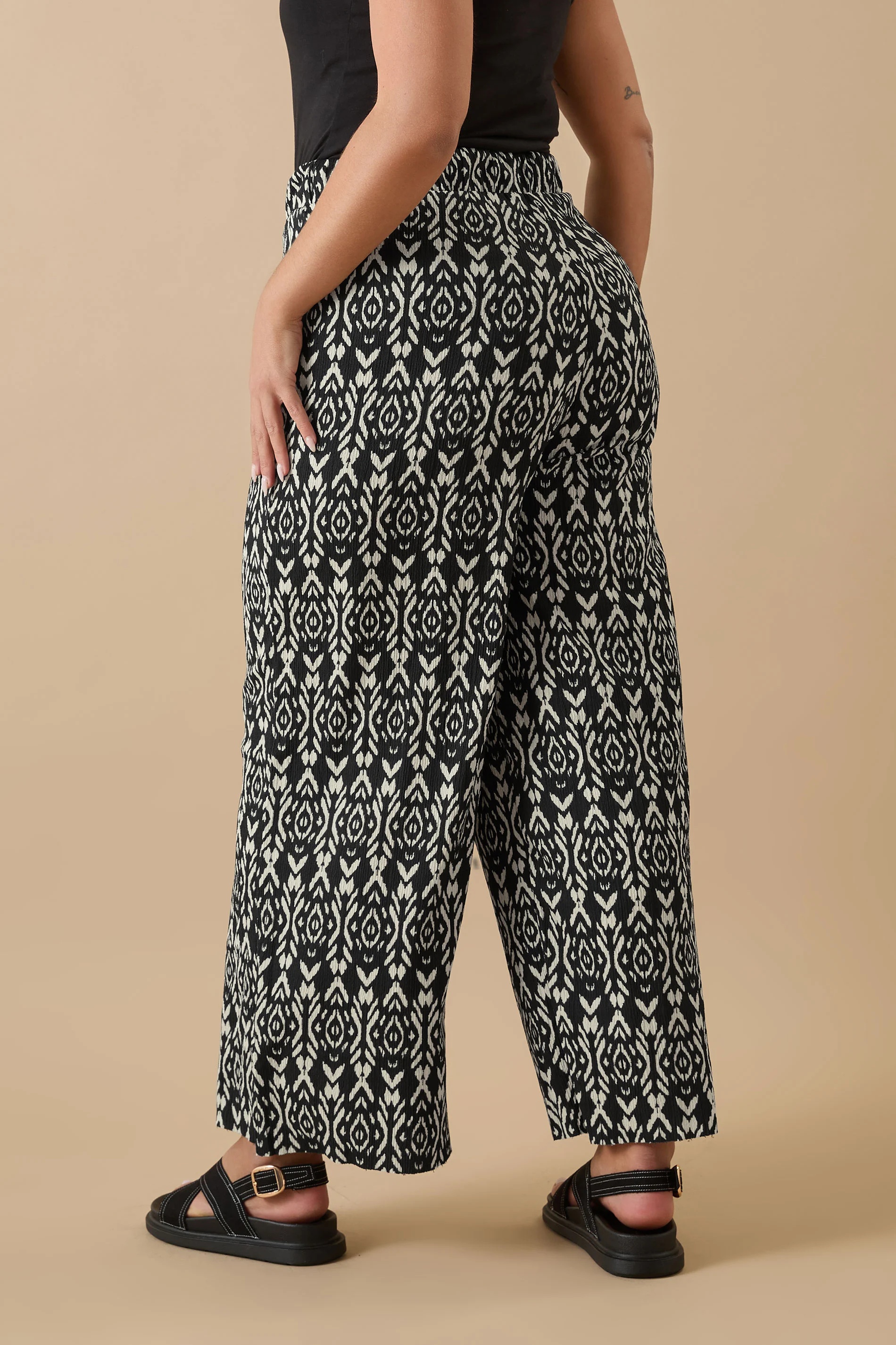 Büyük Beden Beli Lastikli Cepsiz Desenli Geniş Paça Pantolon 303309