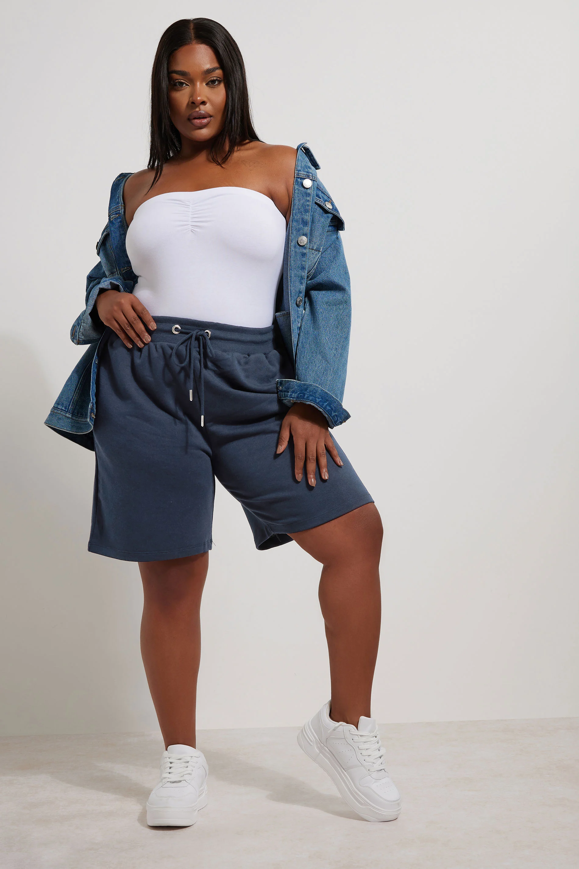 Büyük Beden Cepli Beli Büzgülü Rahat Kesim Şort 303206