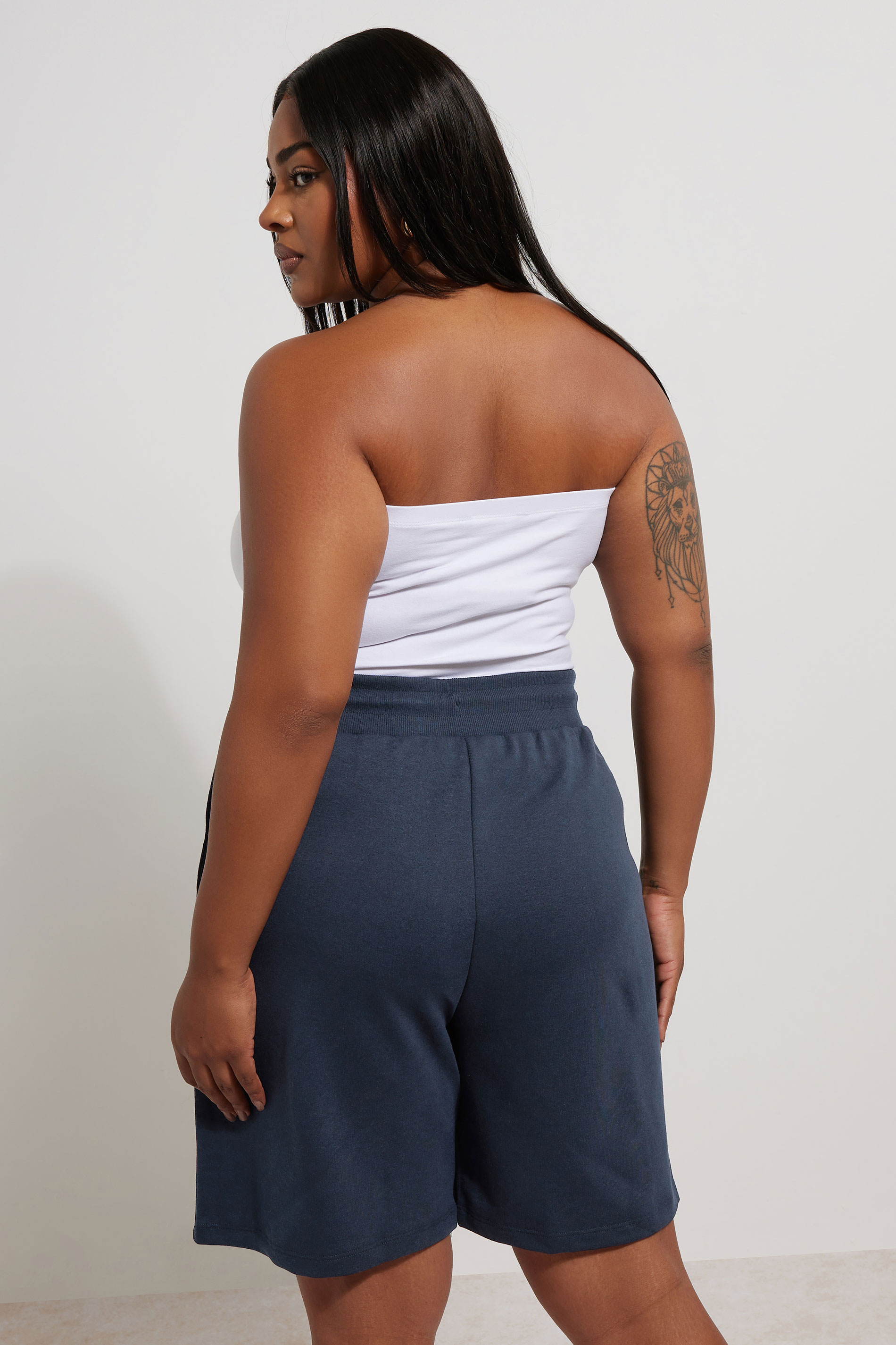 Büyük Beden Cepli Beli Büzgülü Rahat Kesim Şort 303206