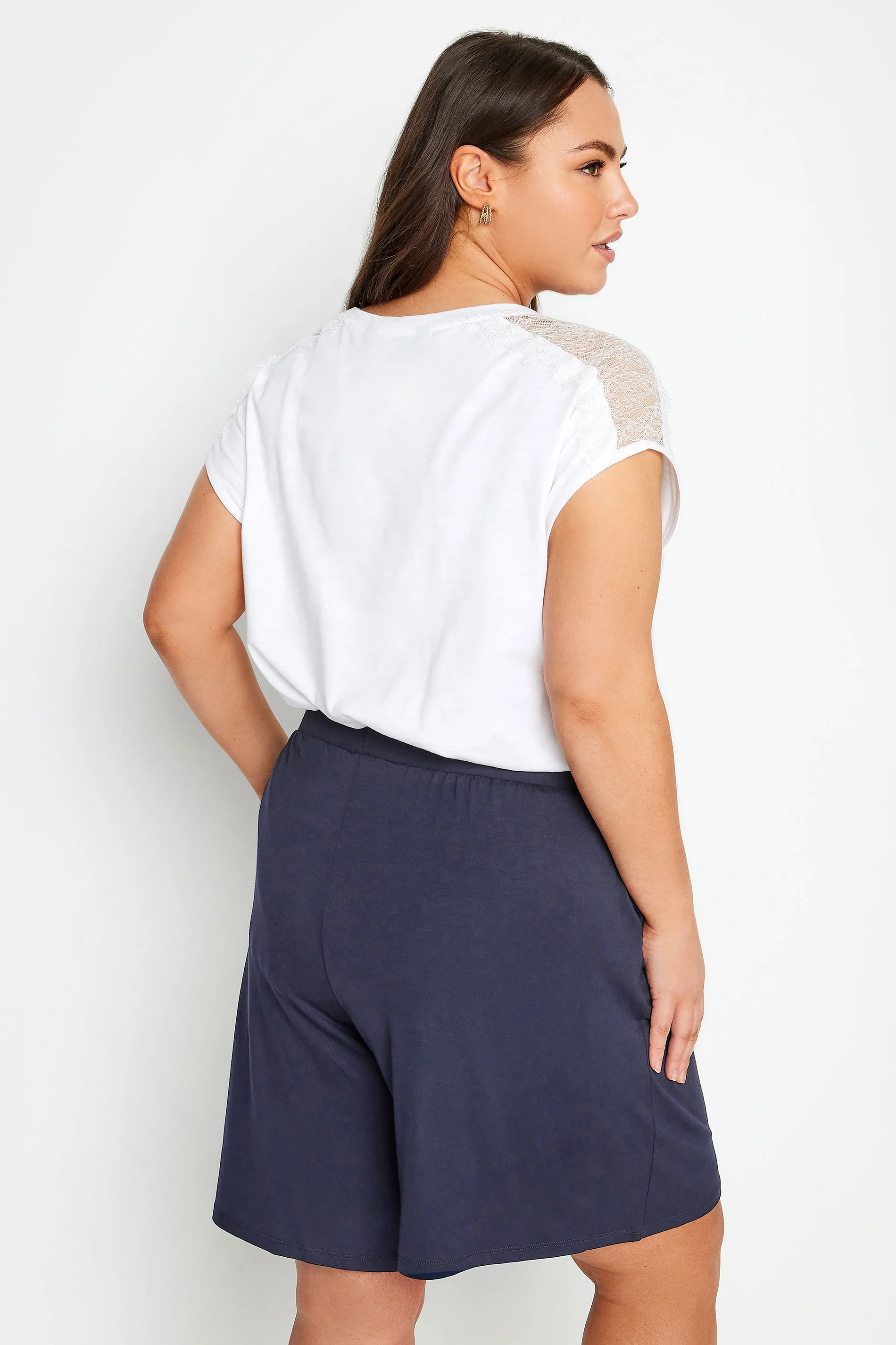 Büyük Beden Bol Kesim Cepli Beli Lastikli Kısa Şort 144216