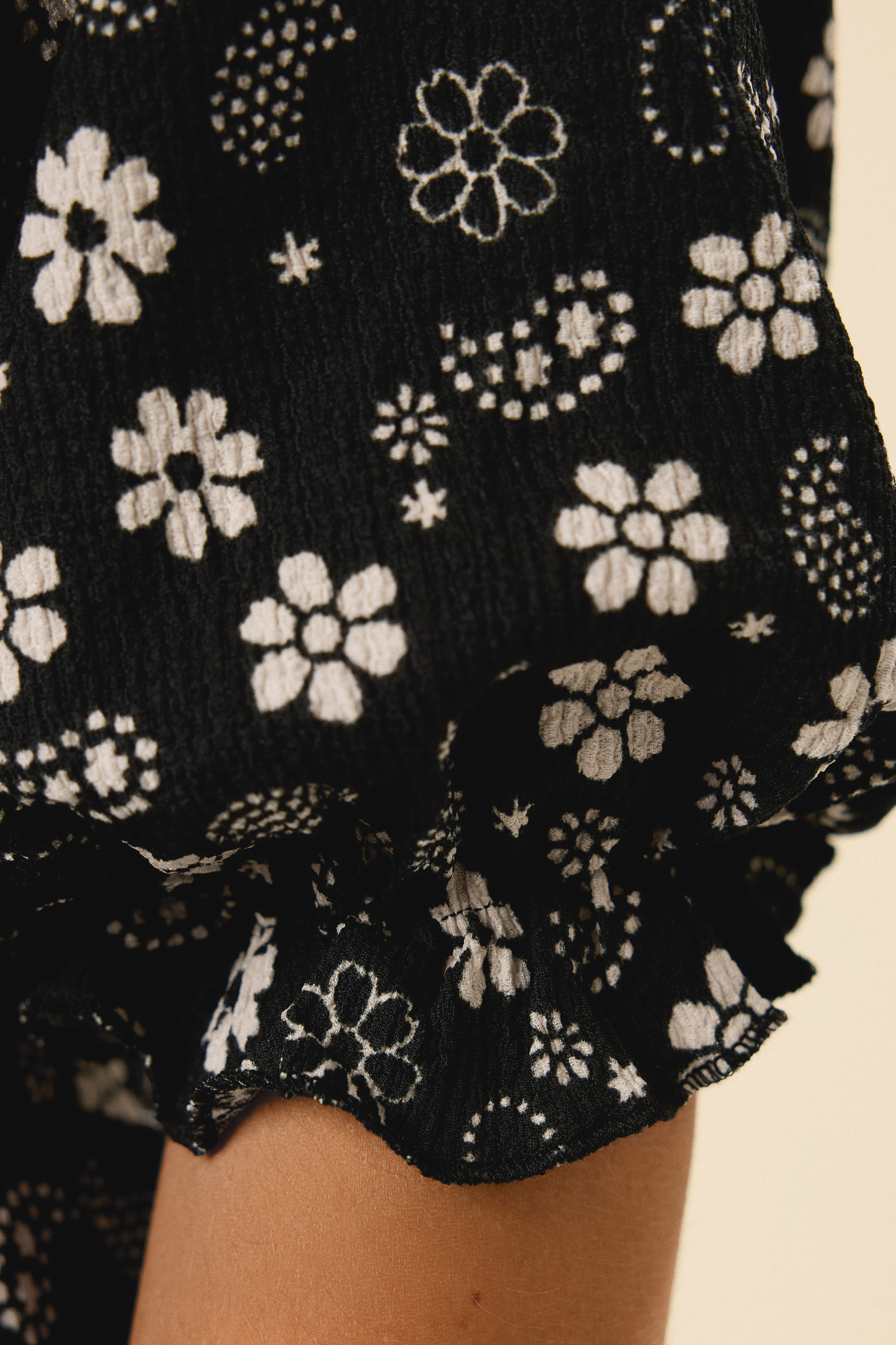 Büyük Beden Çentik Yaka Kısa Kollu Eteği Fırfırlı Bluz 322571