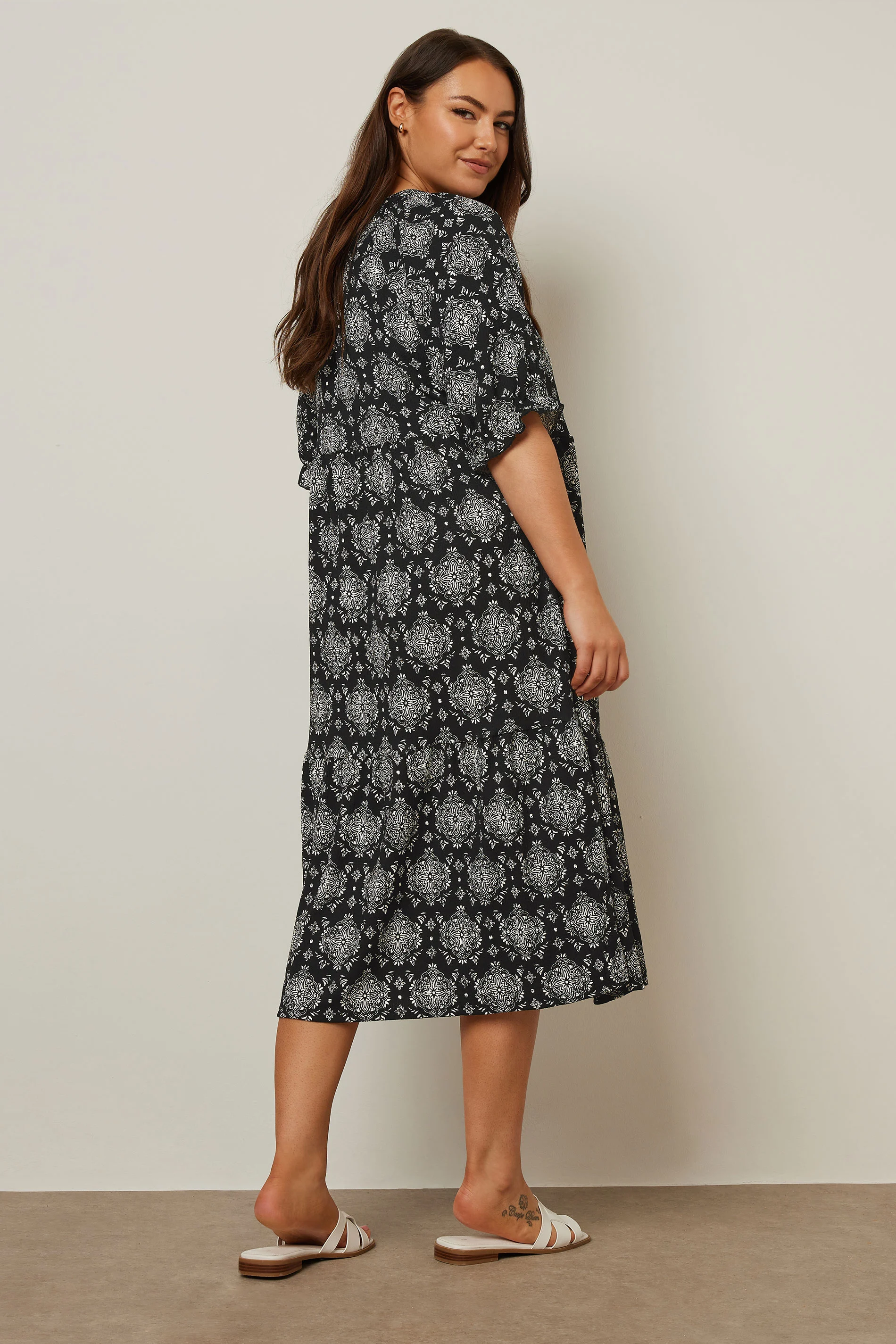 Büyük Beden V Yaka Kısa Kollu Midi Kesim Desenli Elbise 137990