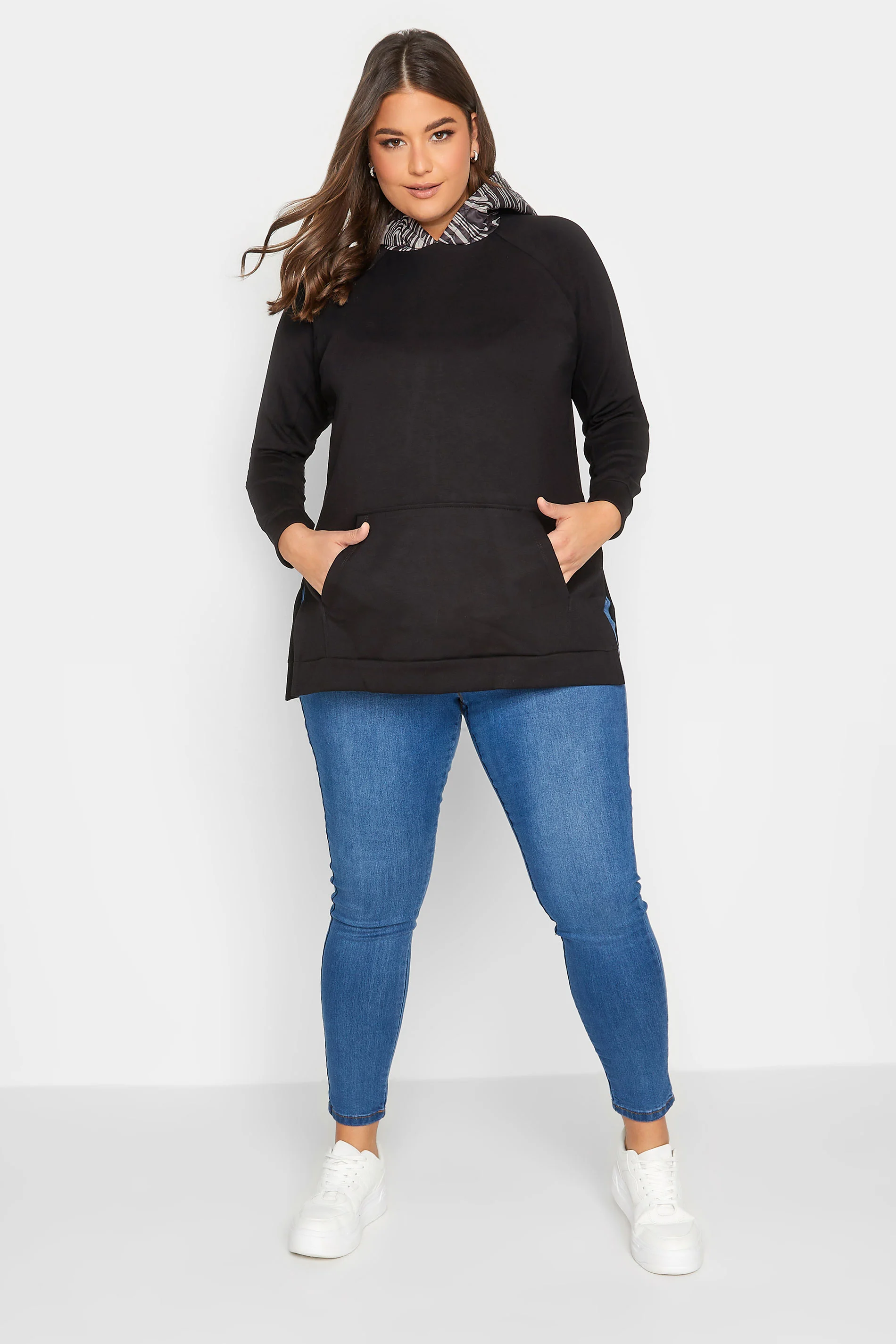 Büyük Beden Uzun Kollu Cepli Yanı Yırtmaçlı Kapüşonu Desenli Sweatshirt 300318