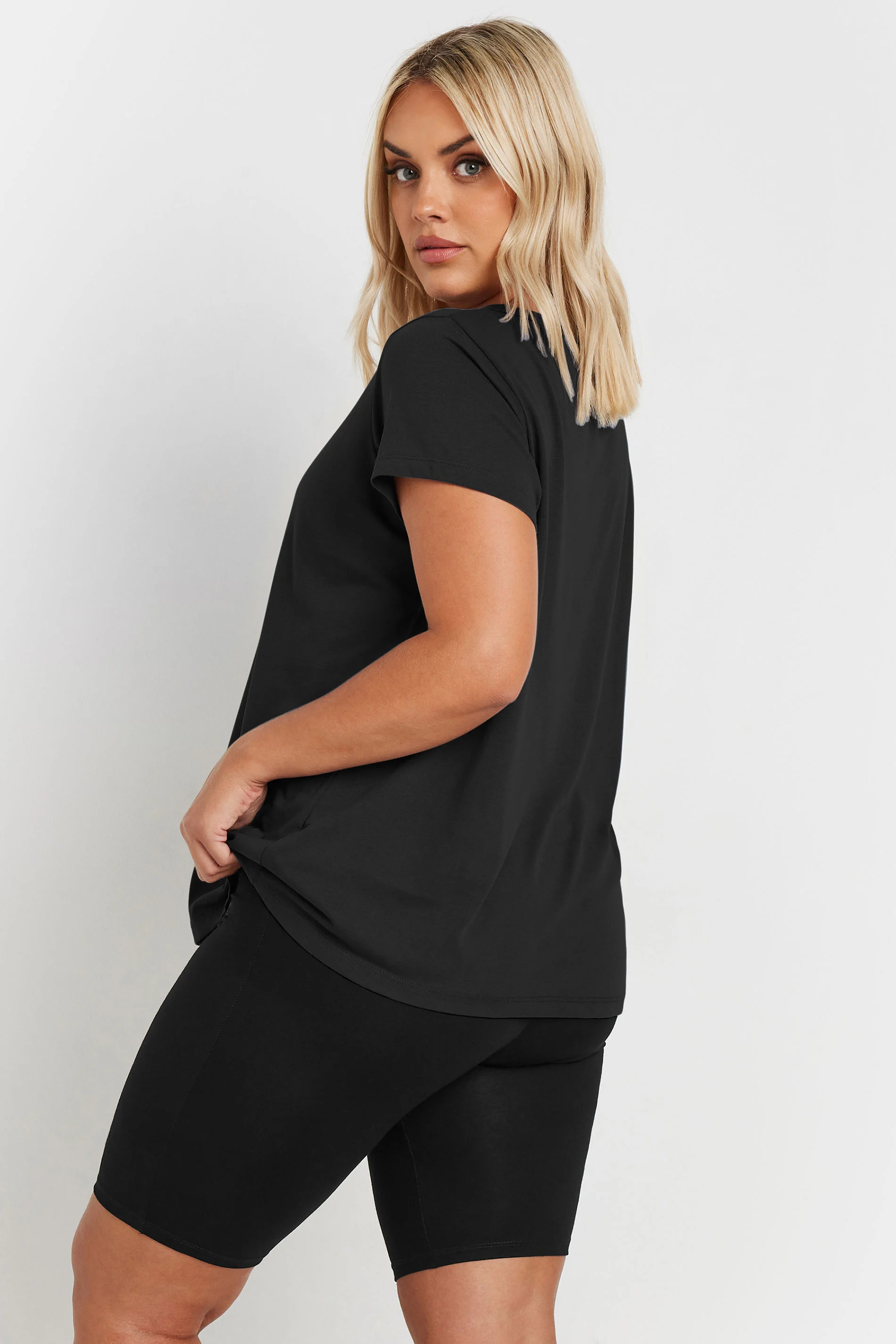 Büyük Beden Yumuşak Dokulu Toparlayıcı Kısa Kesim Bisiklet Şortu 054967