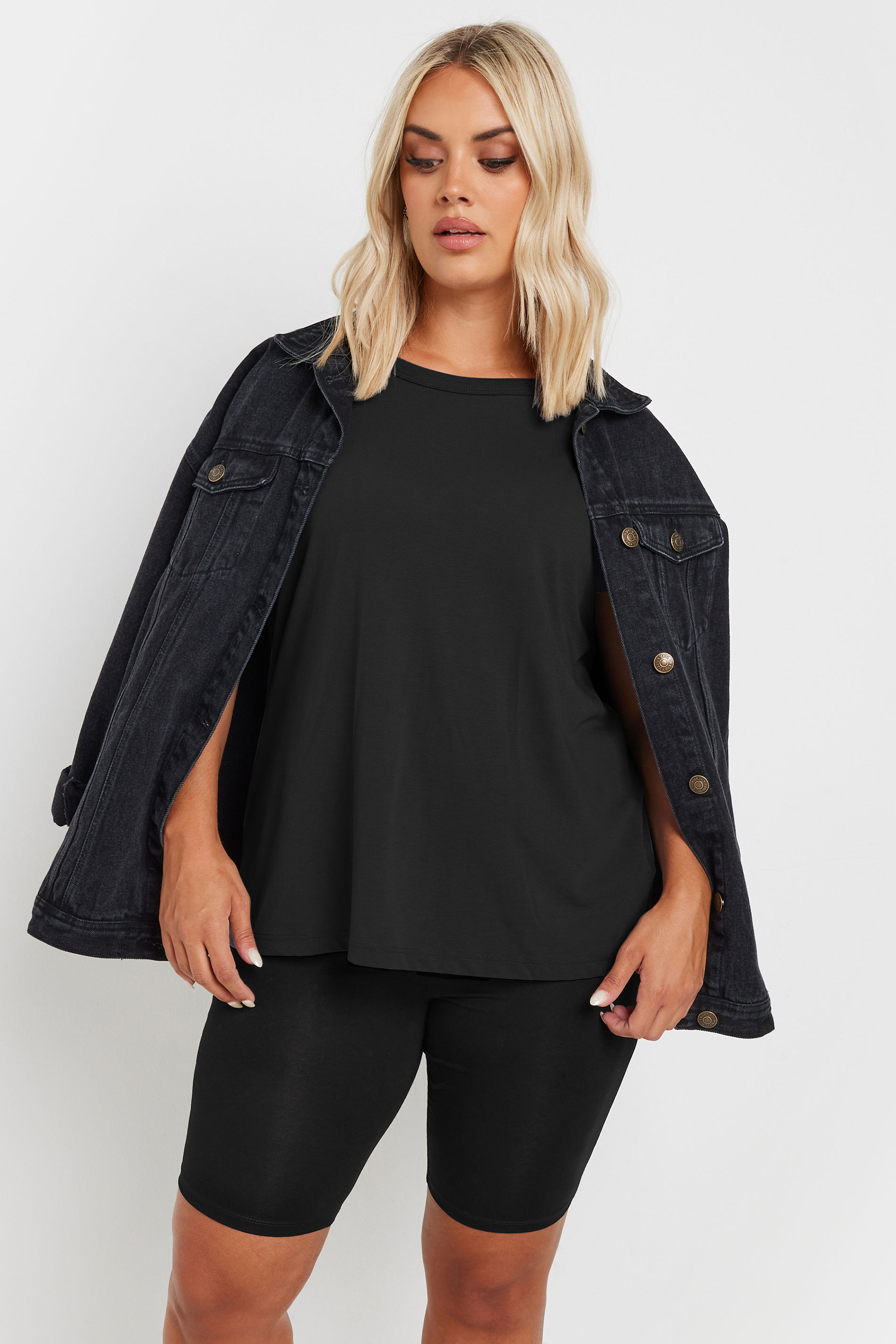 Büyük Beden Yumuşak Dokulu Toparlayıcı Kısa Kesim Bisiklet Şortu 054967