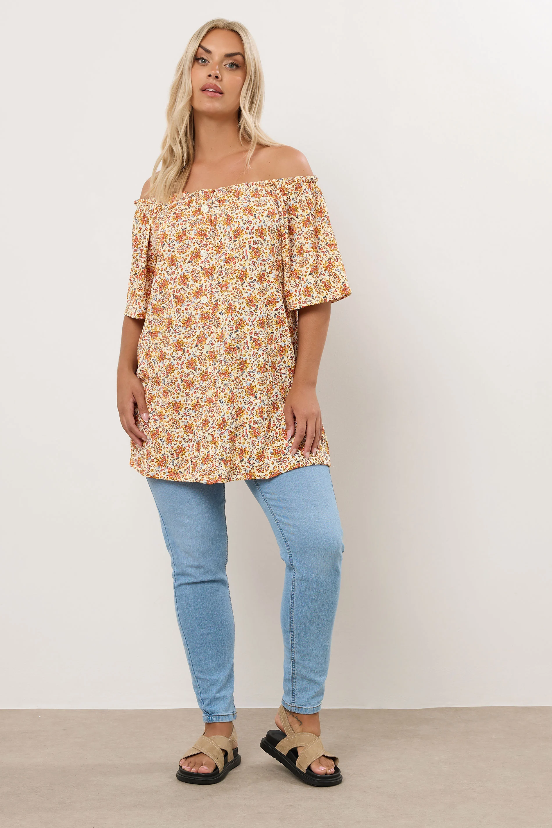 Büyük Beden Düşük Omuzlu Kısa Kollu Düğme Detaylı Desenli Bluz 322680