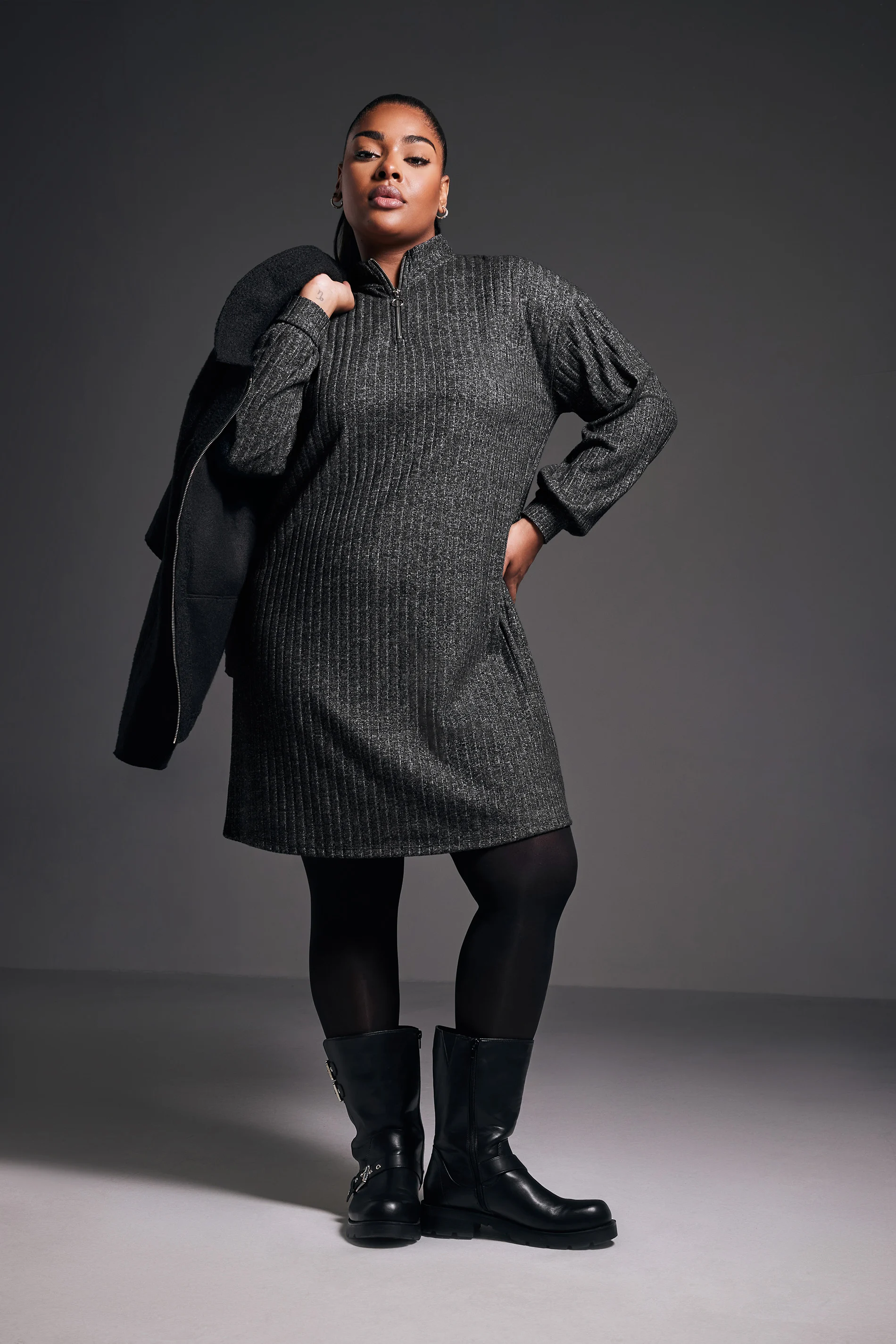 Büyük Beden Yumuşak Kumaş Yakası Fermuarlı Fitilli Tunik Elbise 322179