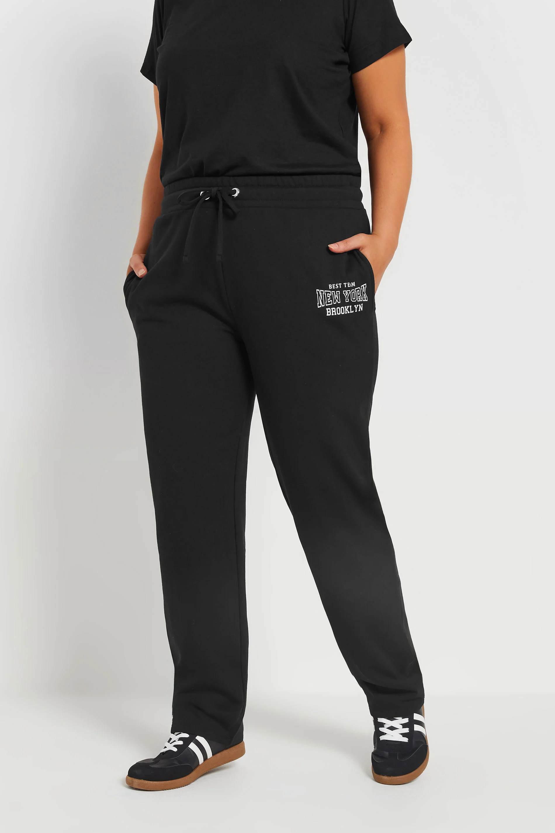 Büyük Beden Boru Paça Beli Büzgülü Cepli Yazı Baskılı Eşofman Altı 303902