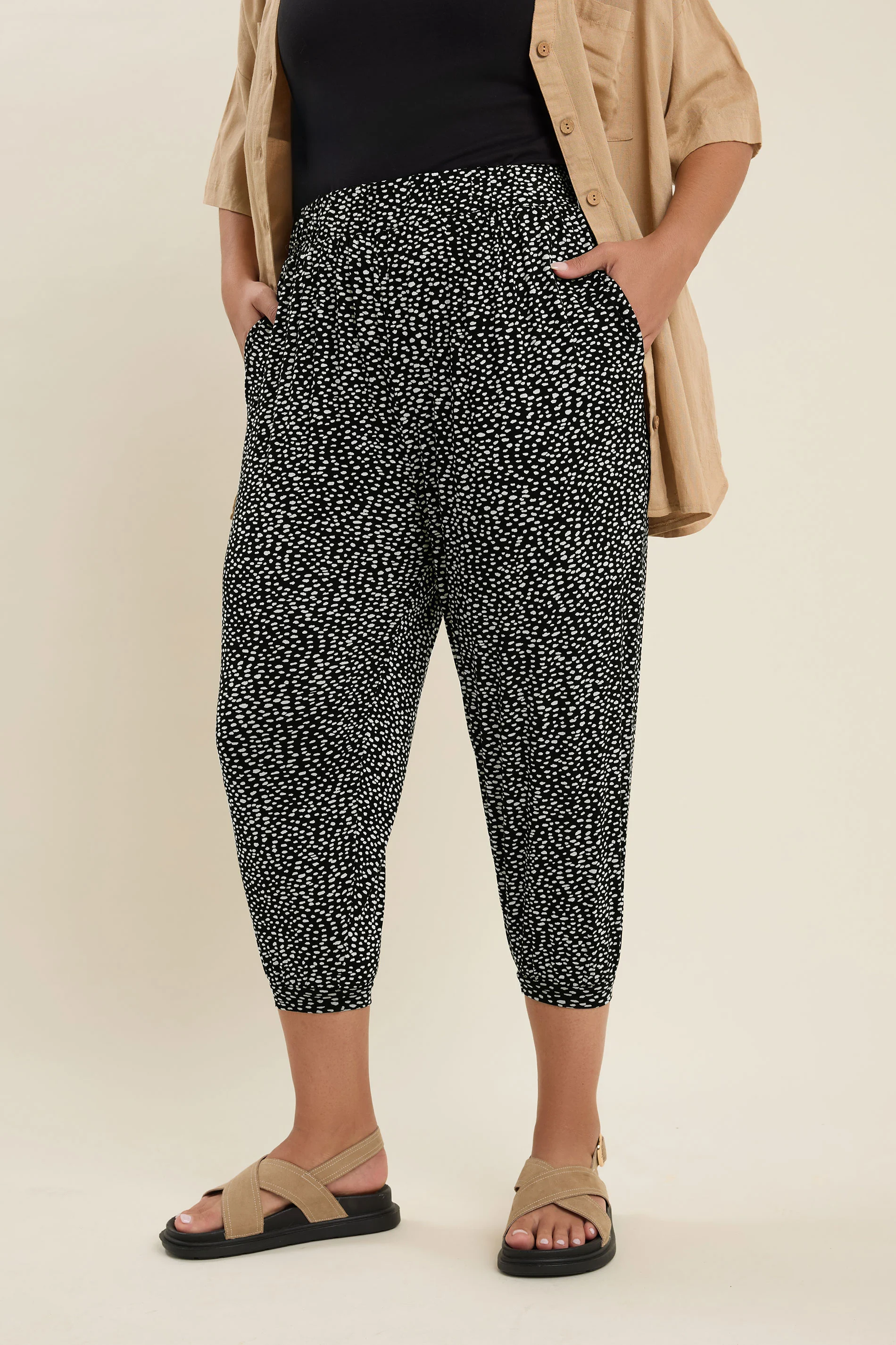 Büyük Beden Dar Paça Bilek Üstü Kısa Kesim Desenli Cepli Pantolon 302447