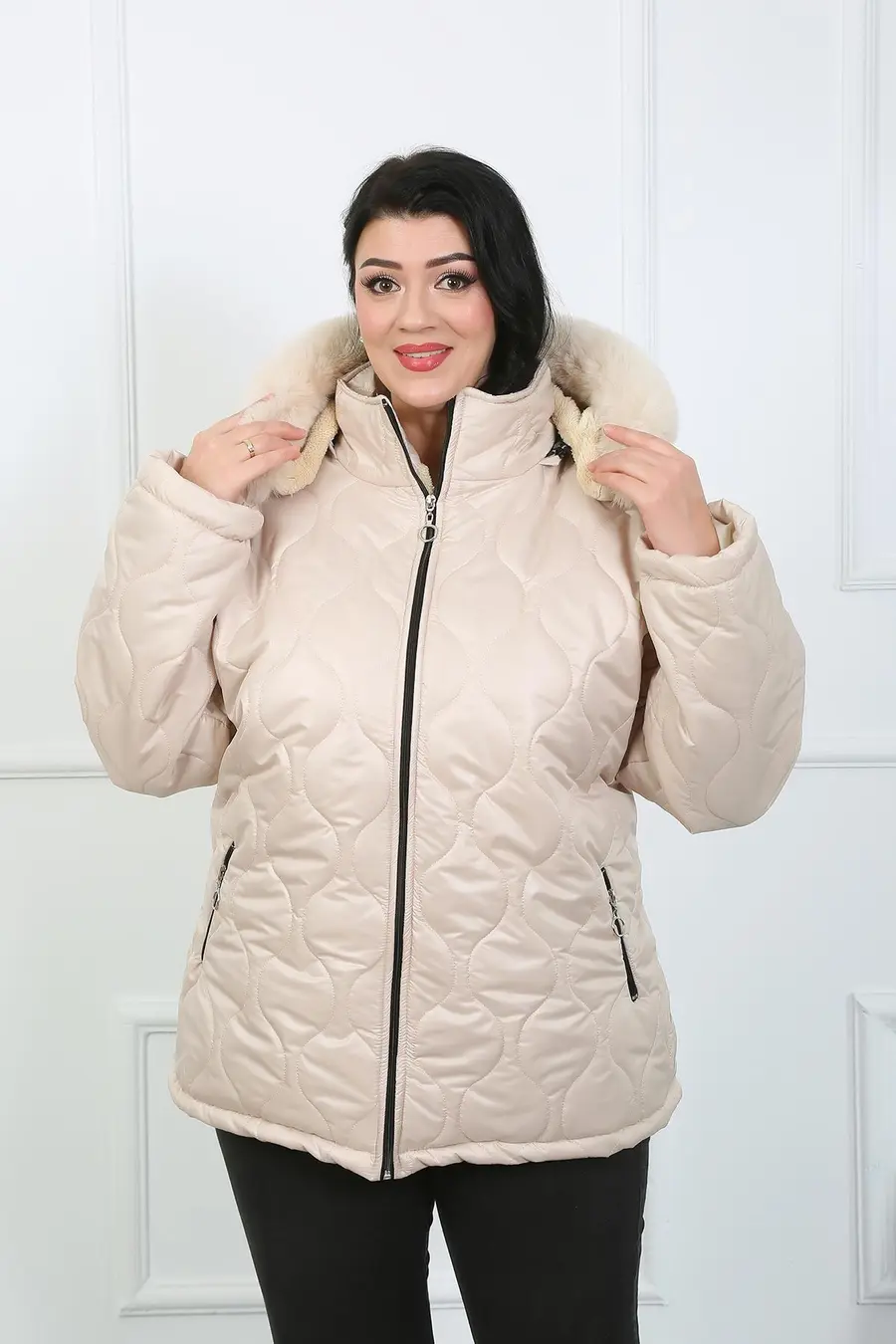 By Alba Collection büyük beden kadın mont örneği